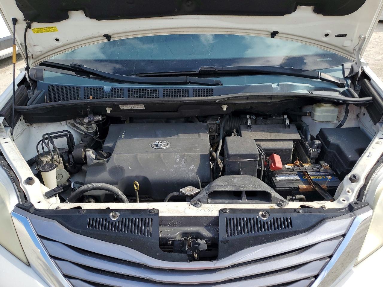 2015 Toyota Sienna Xle 8-passenger White vin: 5TDYK3DC4FS574495