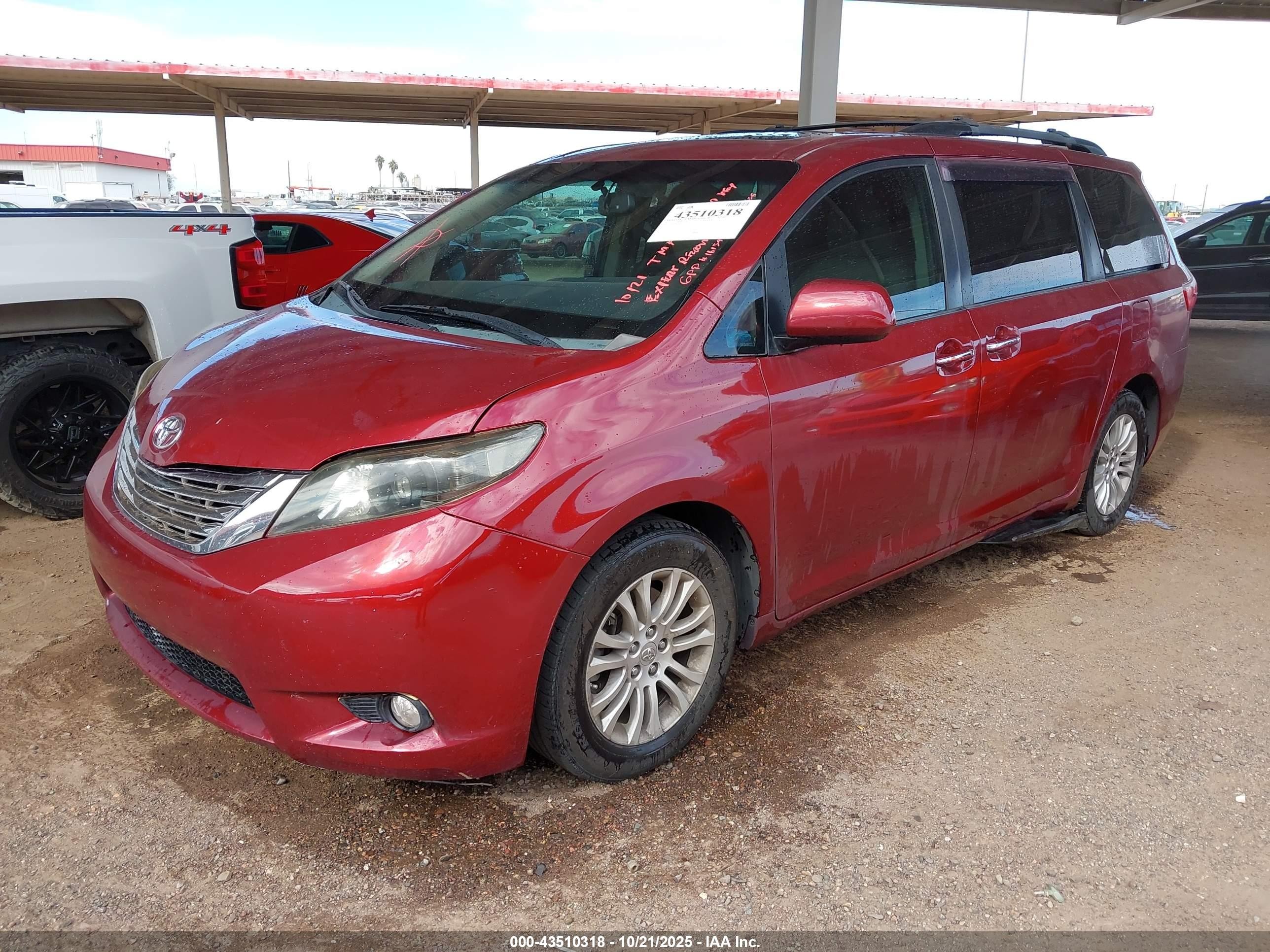 2015 Toyota Sienna Xle 8 Passenger Red vin: 5TDYK3DC4FS575226
