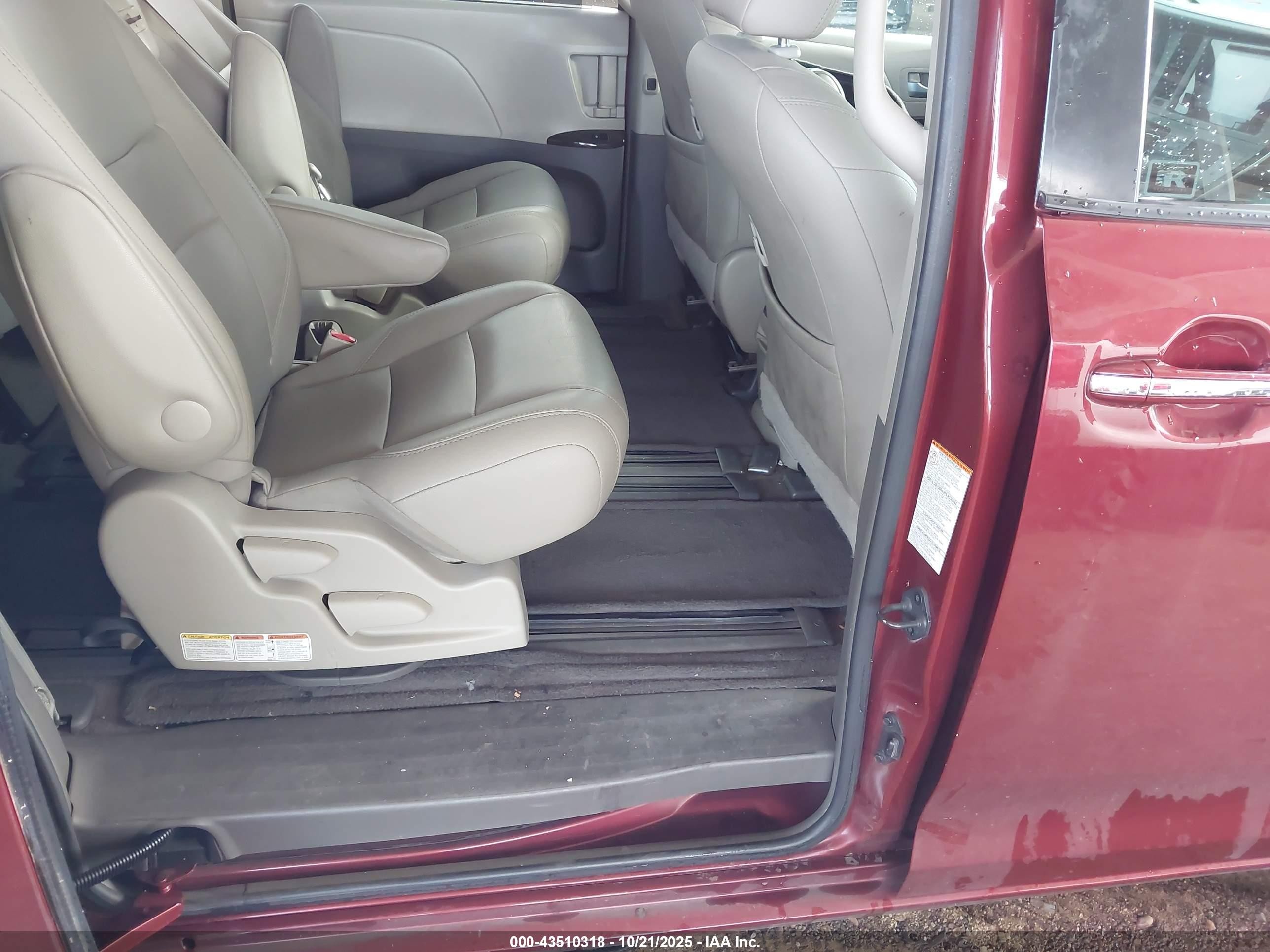 2015 Toyota Sienna Xle 8 Passenger Red vin: 5TDYK3DC4FS575226