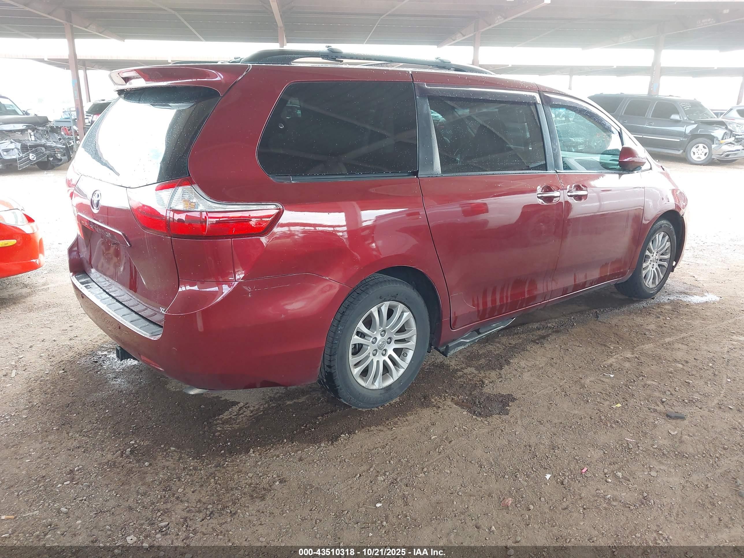 2015 Toyota Sienna Xle 8 Passenger Red vin: 5TDYK3DC4FS575226