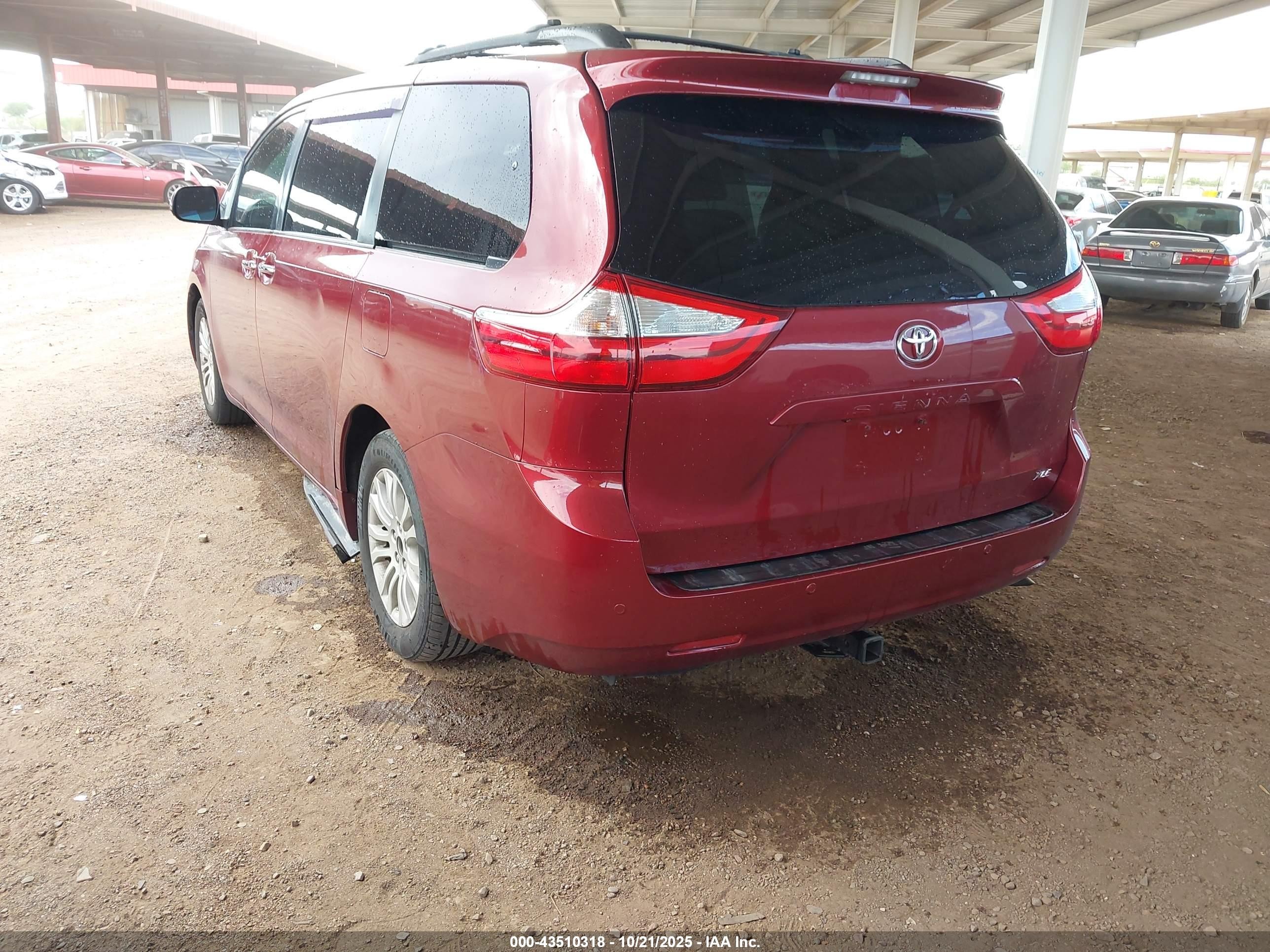 2015 Toyota Sienna Xle 8 Passenger Red vin: 5TDYK3DC4FS575226