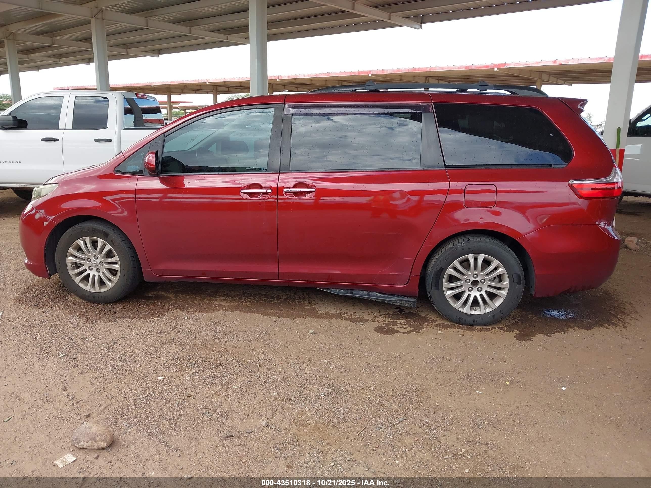 2015 Toyota Sienna Xle 8 Passenger Red vin: 5TDYK3DC4FS575226