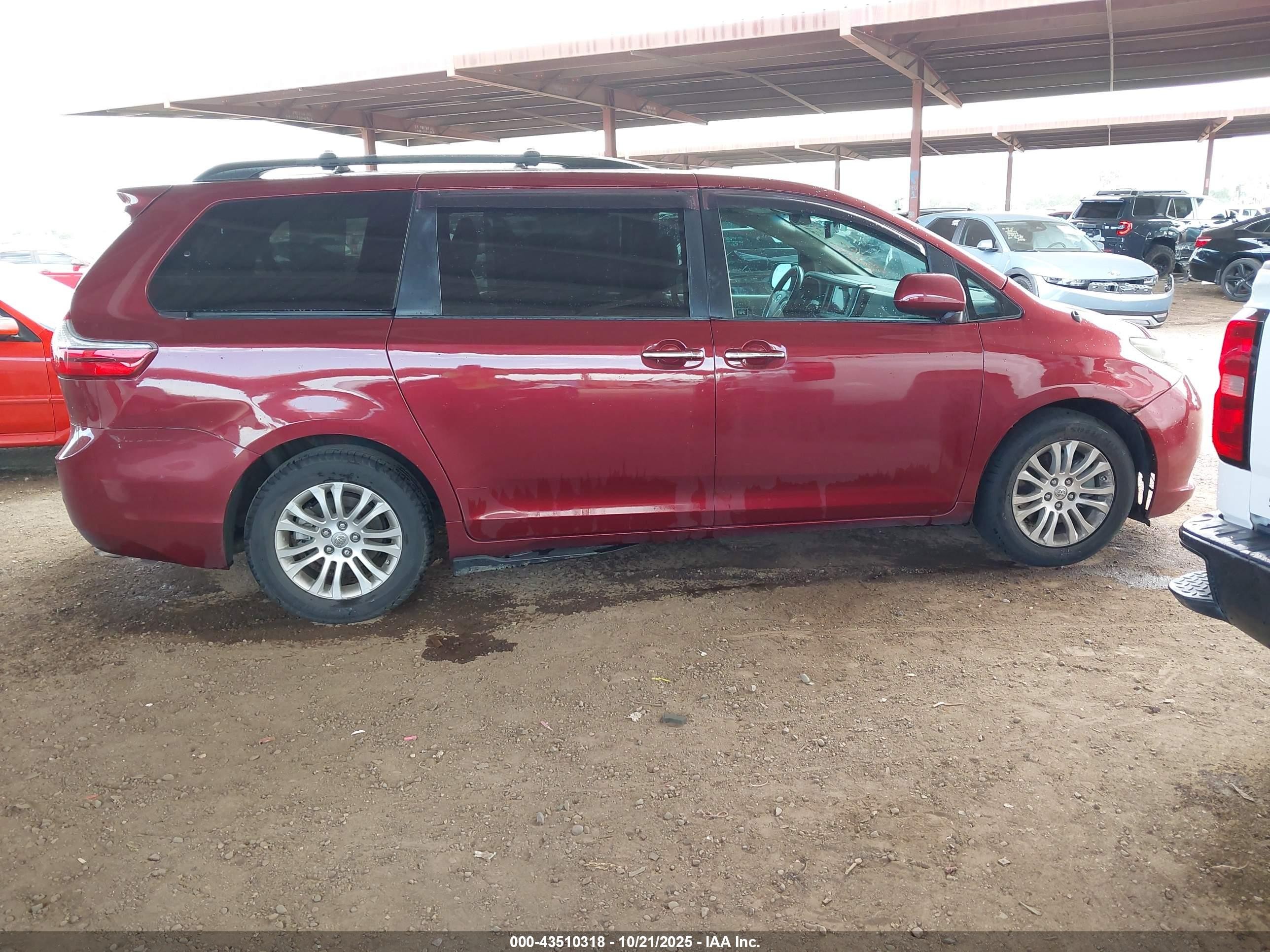 2015 Toyota Sienna Xle 8 Passenger Red vin: 5TDYK3DC4FS575226