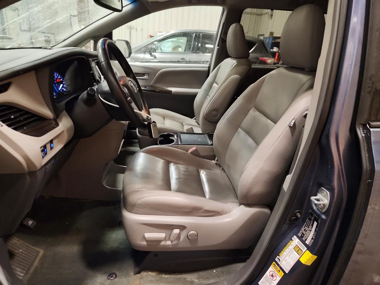 2015 Toyota Sienna Teal vin: 5TDYK3DC4FS575565