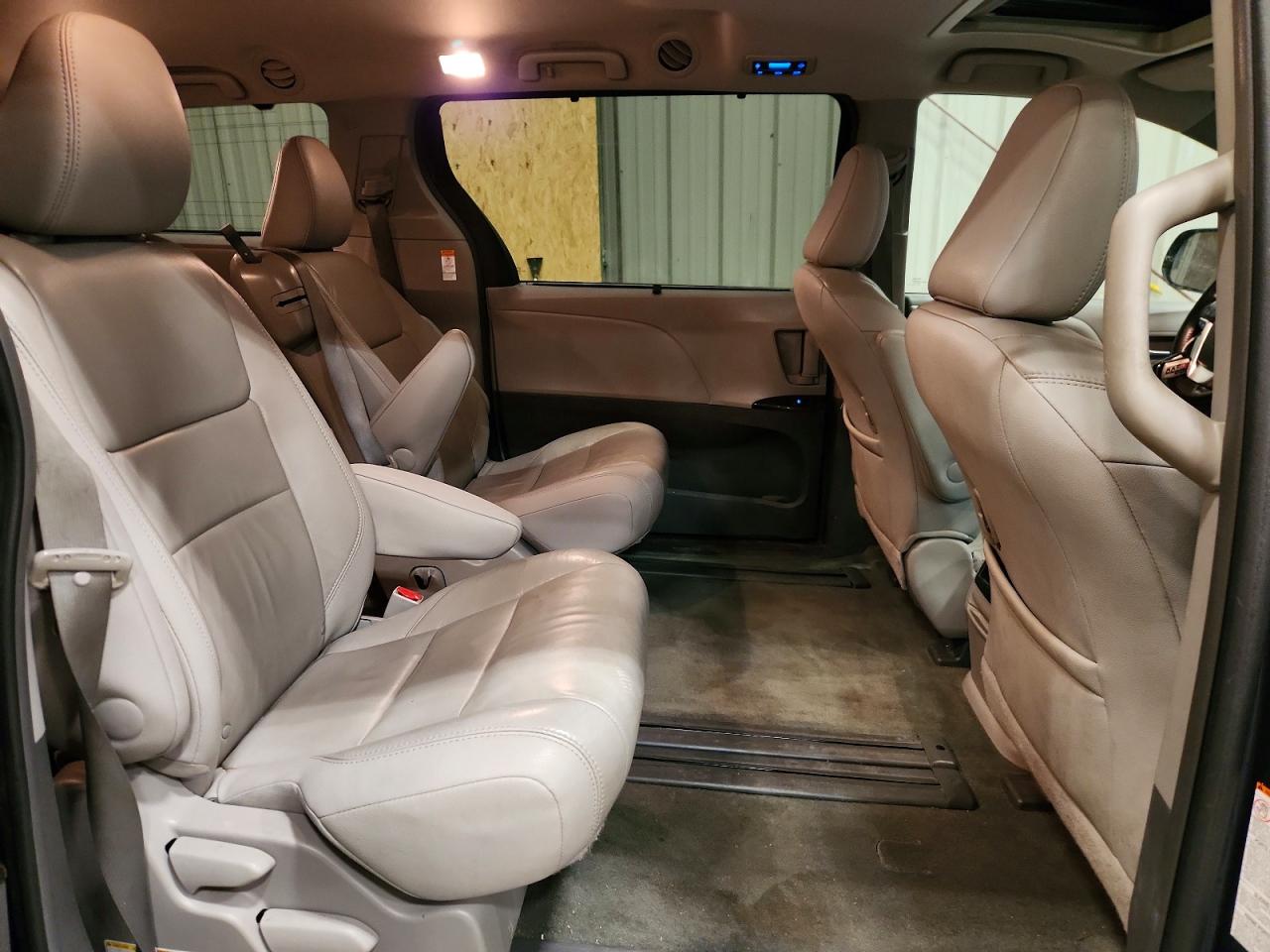 2015 Toyota Sienna Teal vin: 5TDYK3DC4FS575565