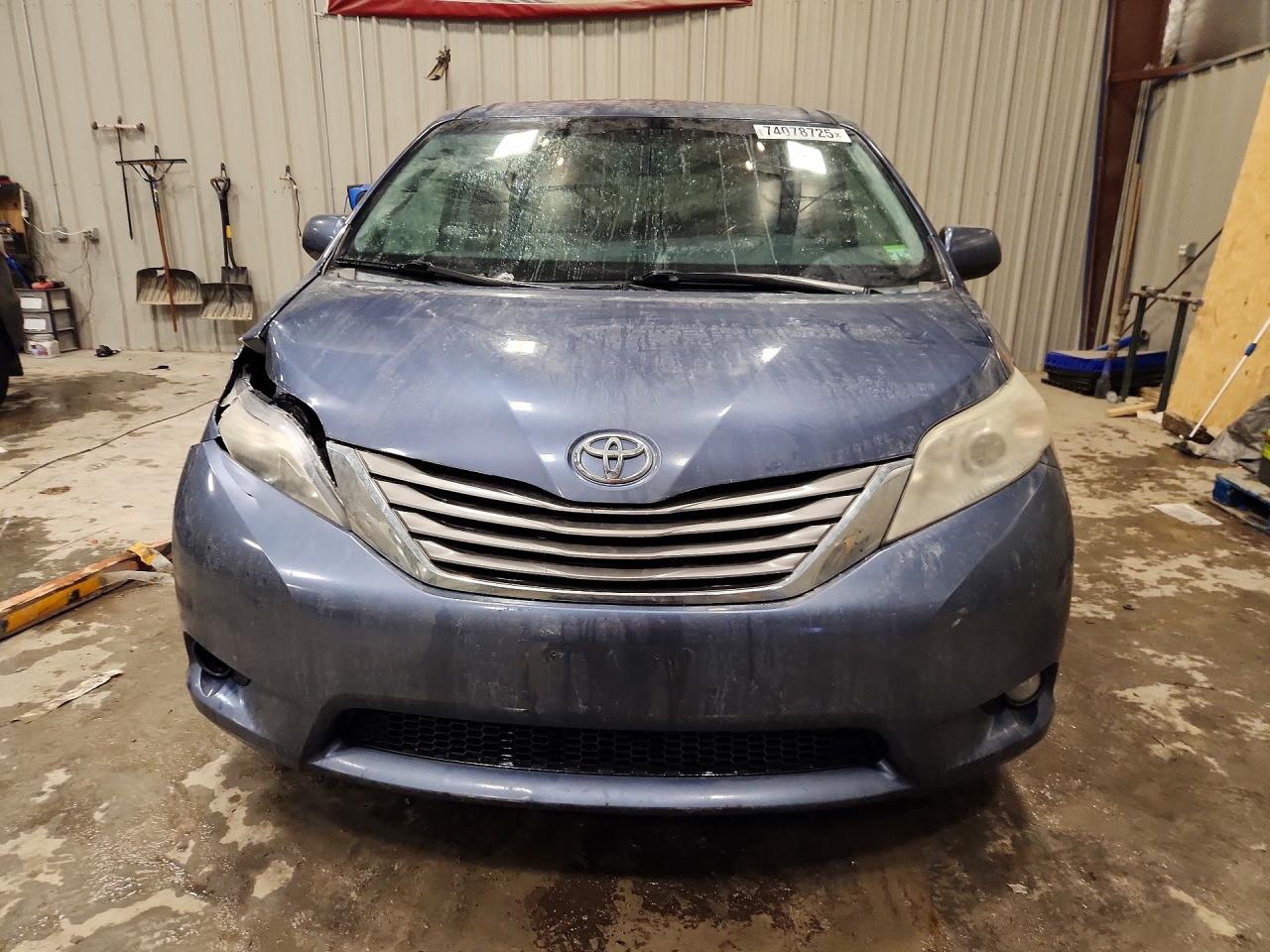 2015 Toyota Sienna Teal vin: 5TDYK3DC4FS575565