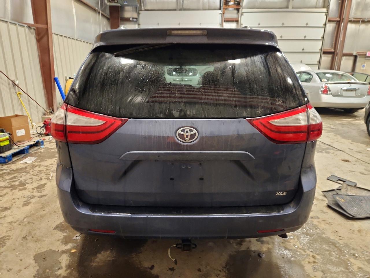2015 Toyota Sienna Teal vin: 5TDYK3DC4FS575565