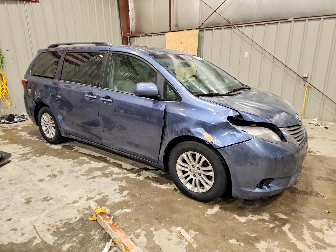 2015 Toyota Sienna Teal vin: 5TDYK3DC4FS575565