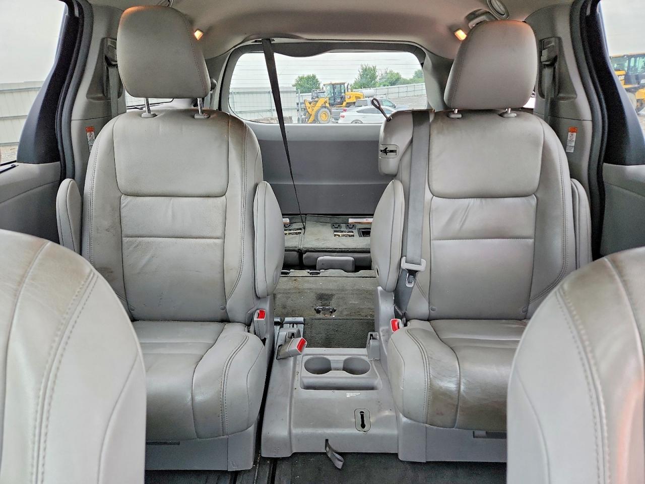 2015 Toyota Sienna Xle 8-passenger White vin: 5TDYK3DC4FS578742
