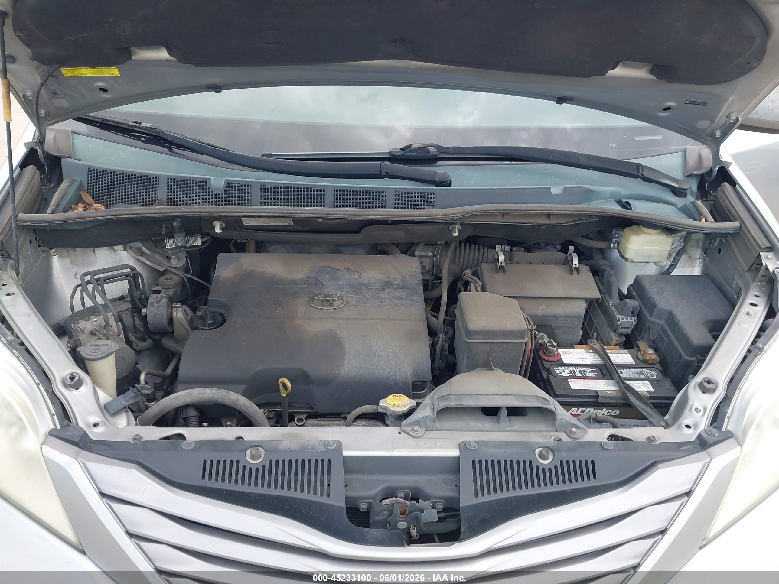 2015 Toyota Sienna Xle 8 Passenger Silver vin: 5TDYK3DC4FS585447