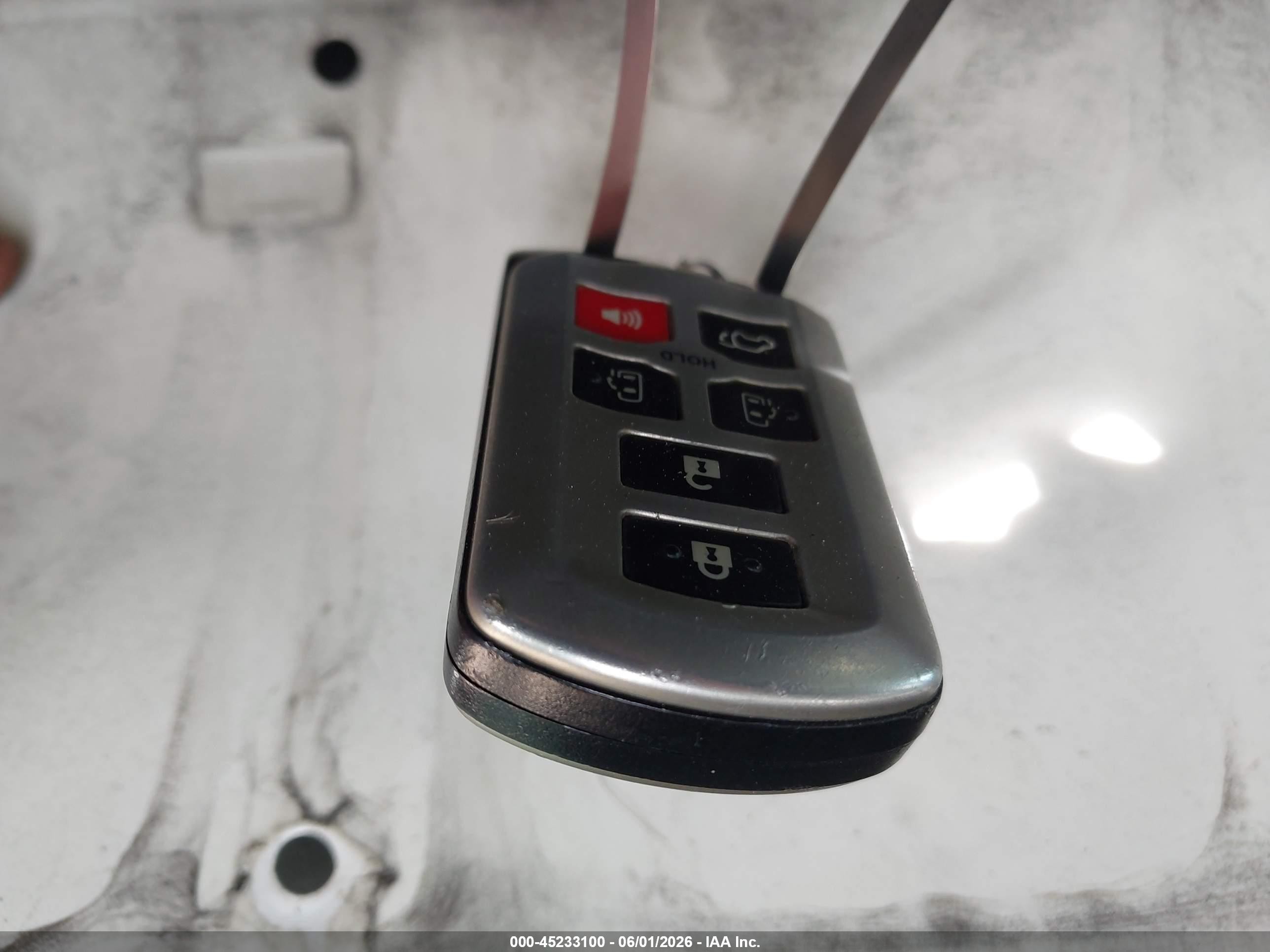 2015 Toyota Sienna Xle 8 Passenger Silver vin: 5TDYK3DC4FS585447