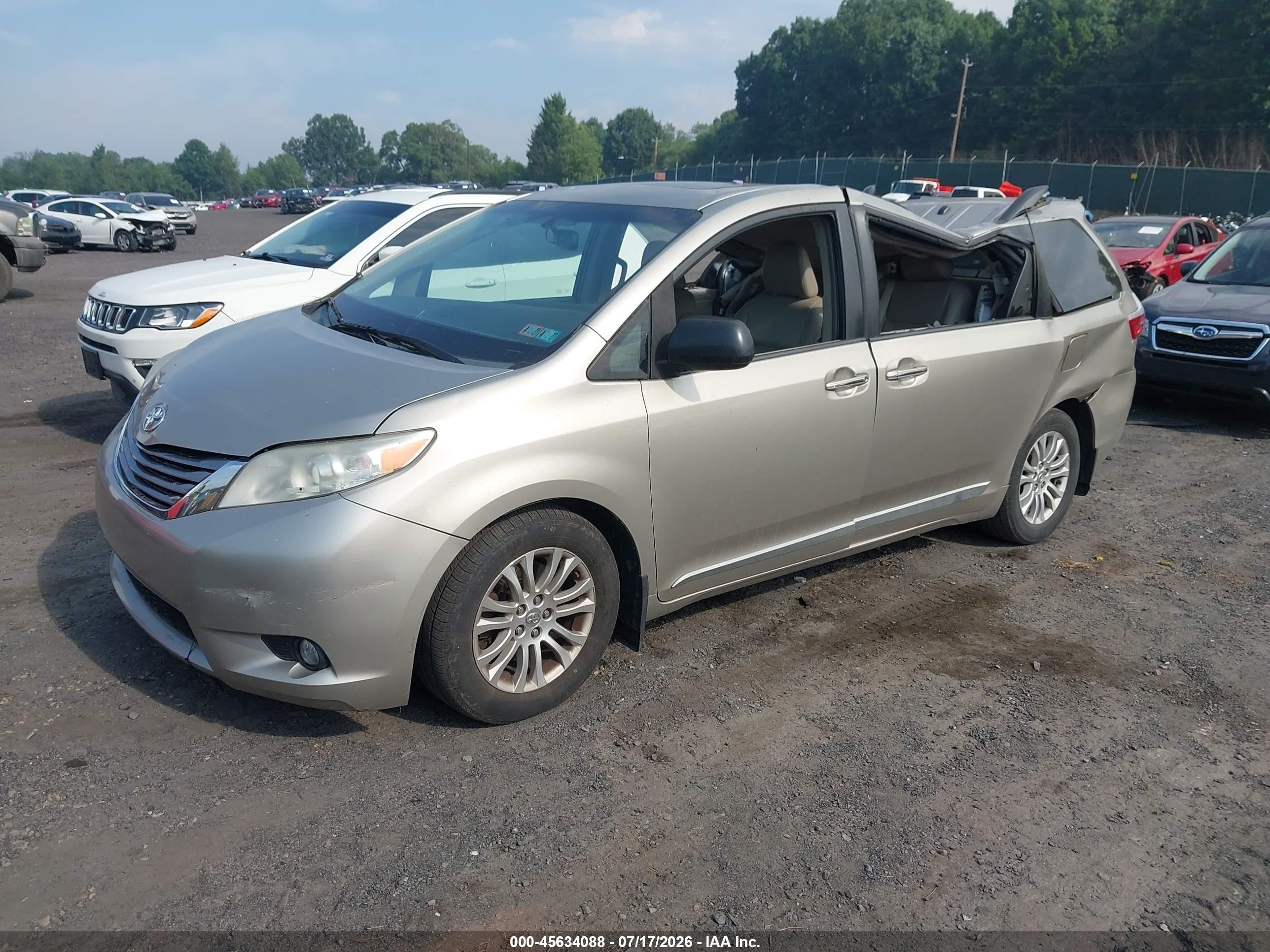 2015 Toyota Sienna Xle 8 Passenger Gold vin: 5TDYK3DC4FS588297
