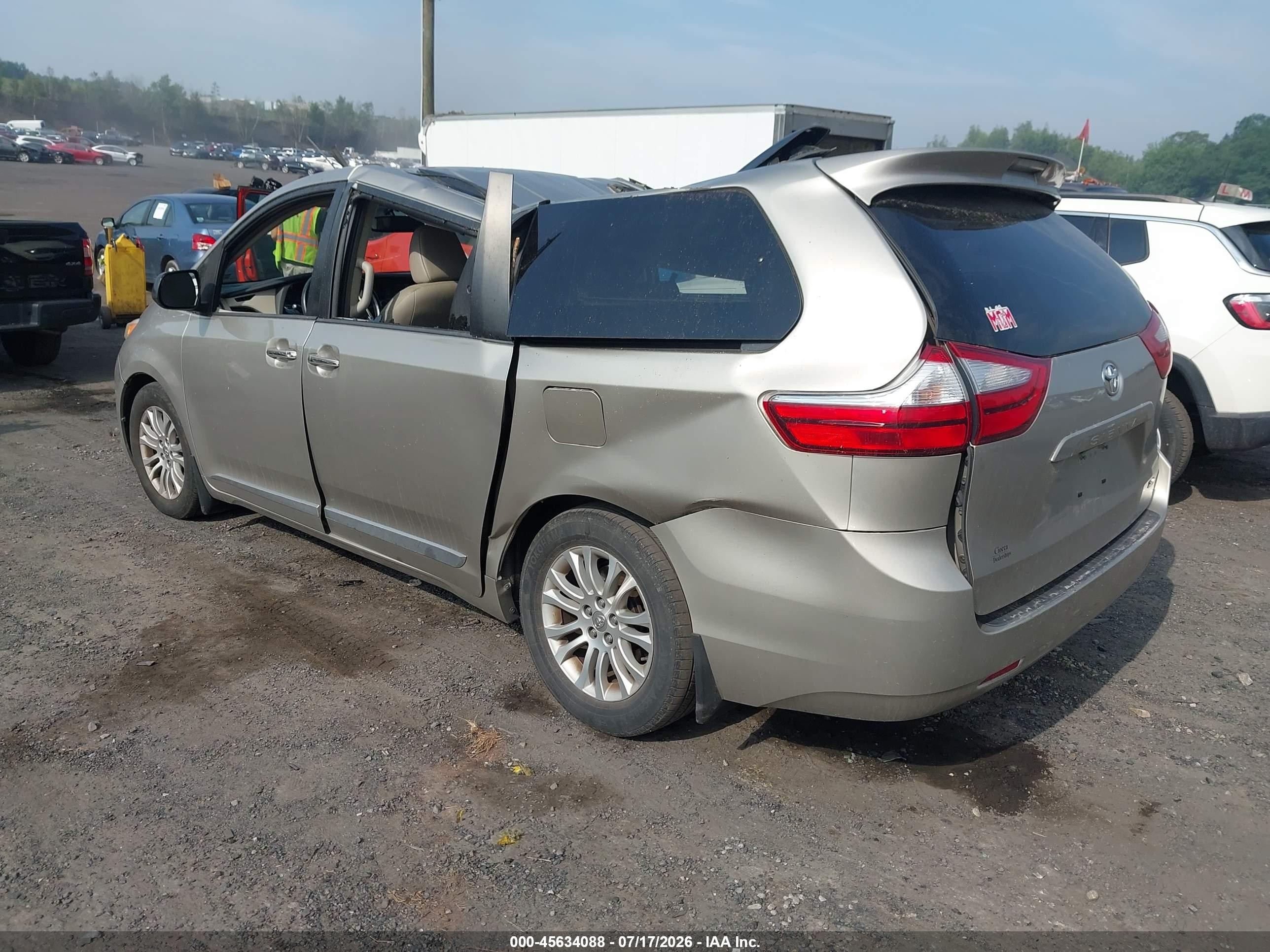 2015 Toyota Sienna Xle 8 Passenger Gold vin: 5TDYK3DC4FS588297