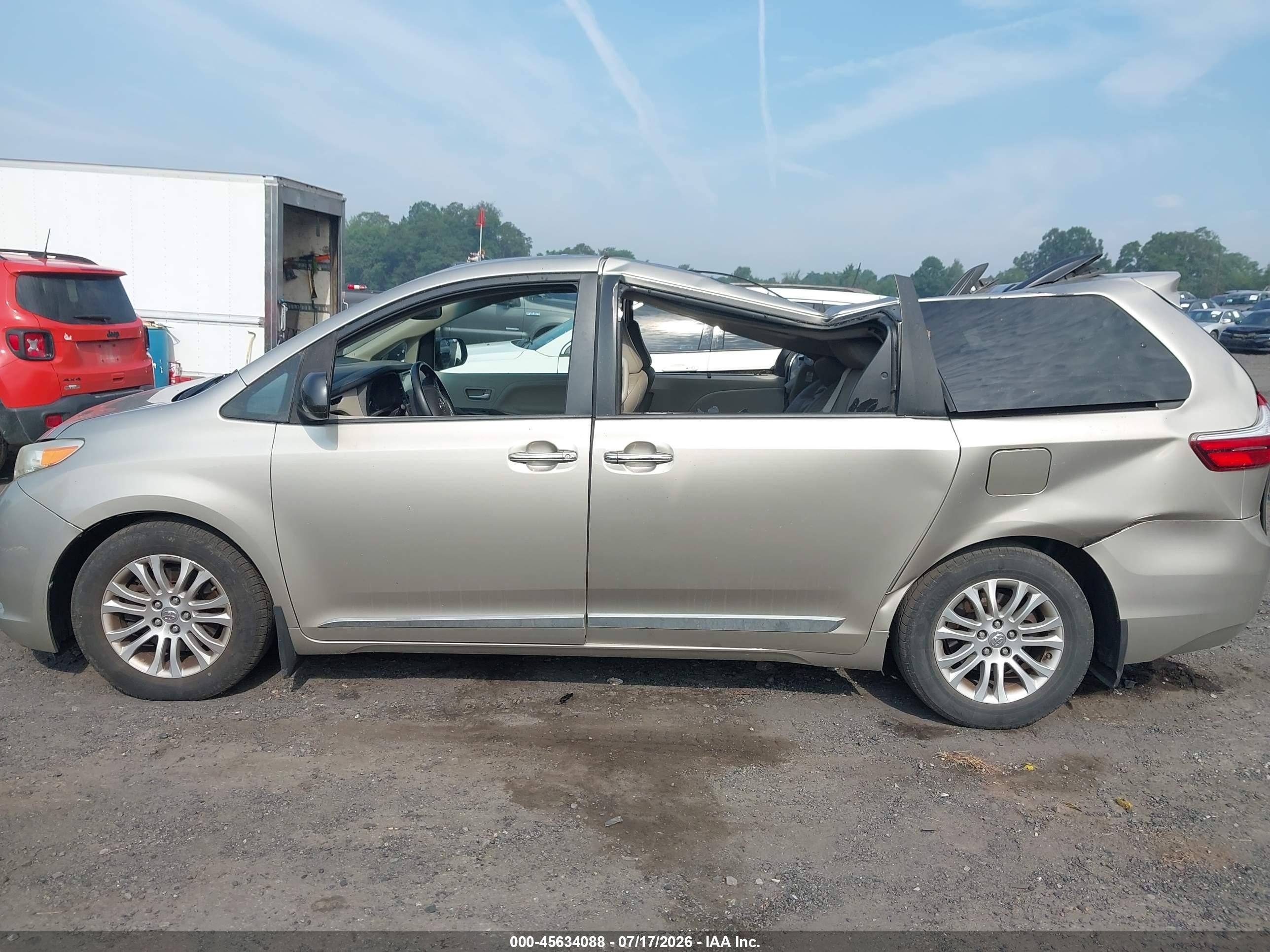 2015 Toyota Sienna Xle 8 Passenger Gold vin: 5TDYK3DC4FS588297
