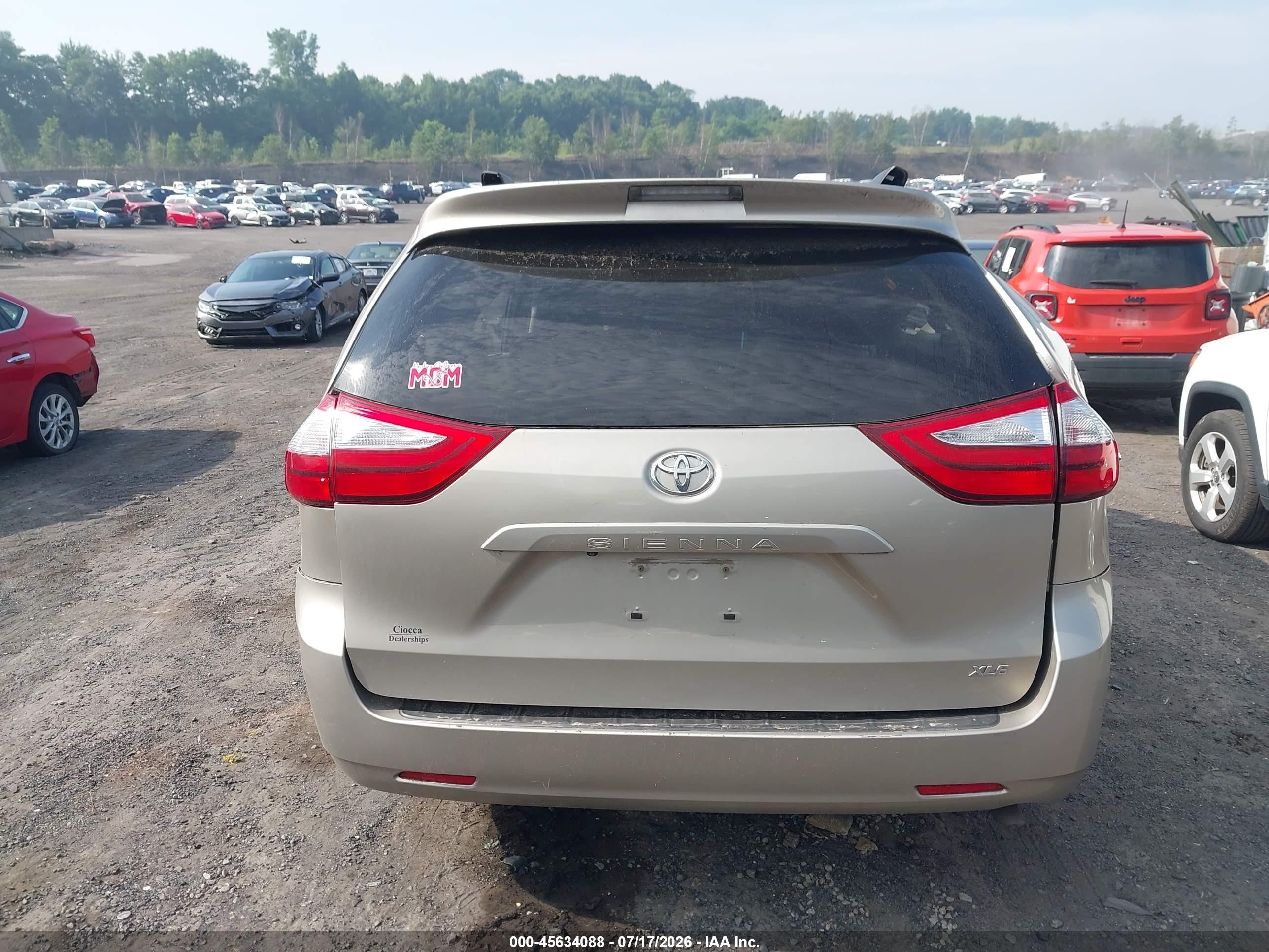 2015 Toyota Sienna Xle 8 Passenger Gold vin: 5TDYK3DC4FS588297