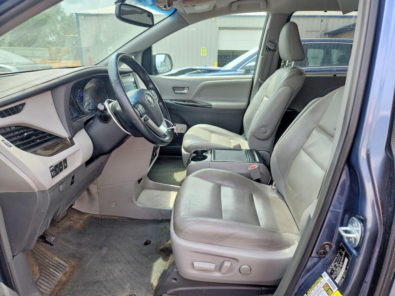 2015 Toyota Sienna Xle Premium 8-passenger Blue vin: 5TDYK3DC4FS609195