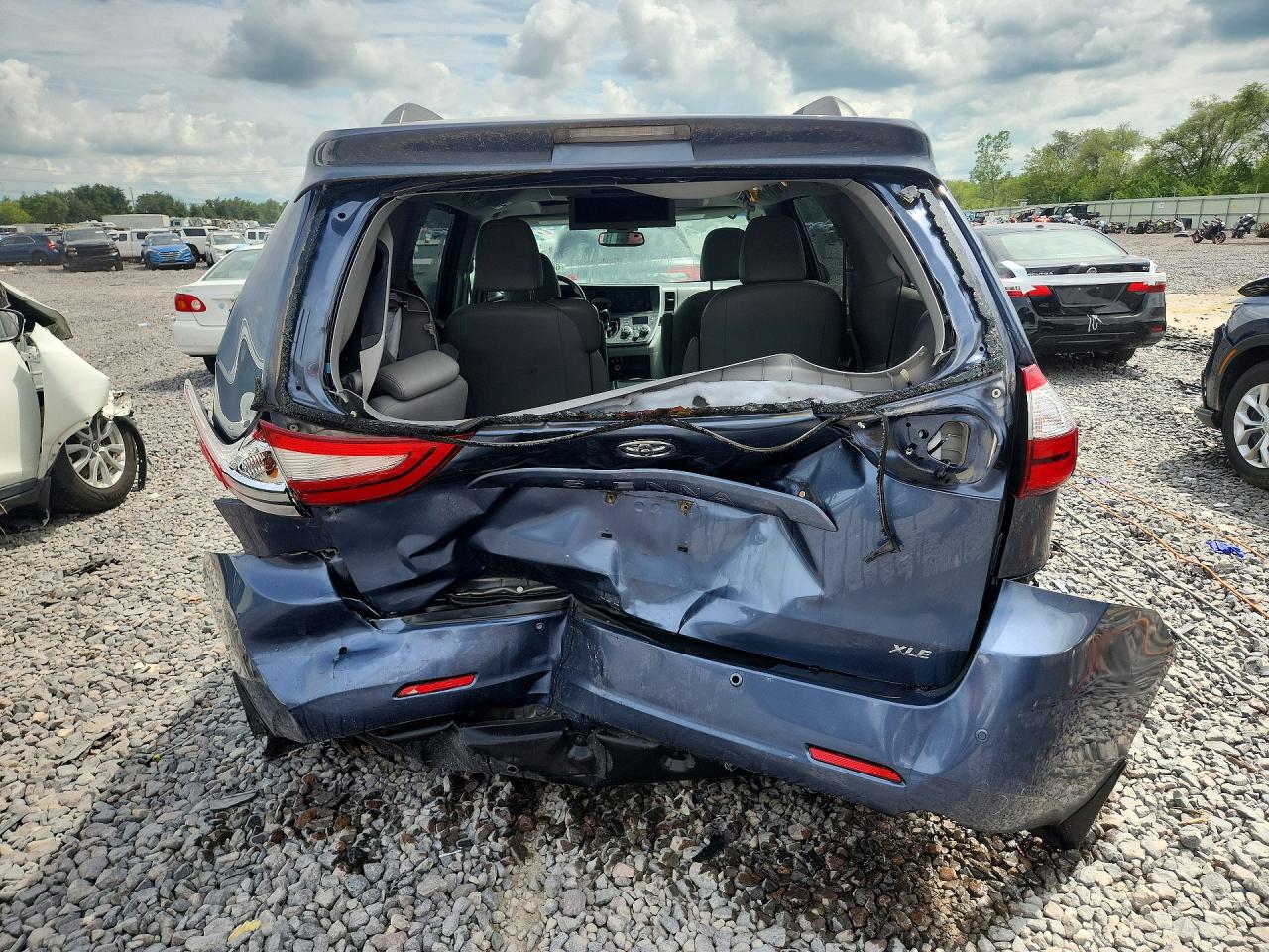 2015 Toyota Sienna Xle Premium 8-passenger Blue vin: 5TDYK3DC4FS609195