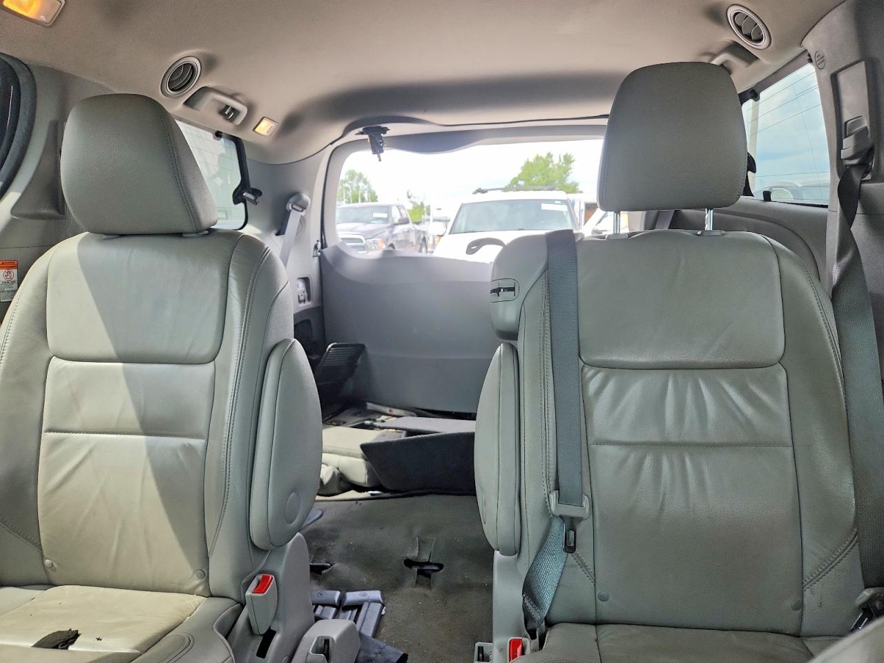 2015 Toyota Sienna Xle Premium 8-passenger Blue vin: 5TDYK3DC4FS609195