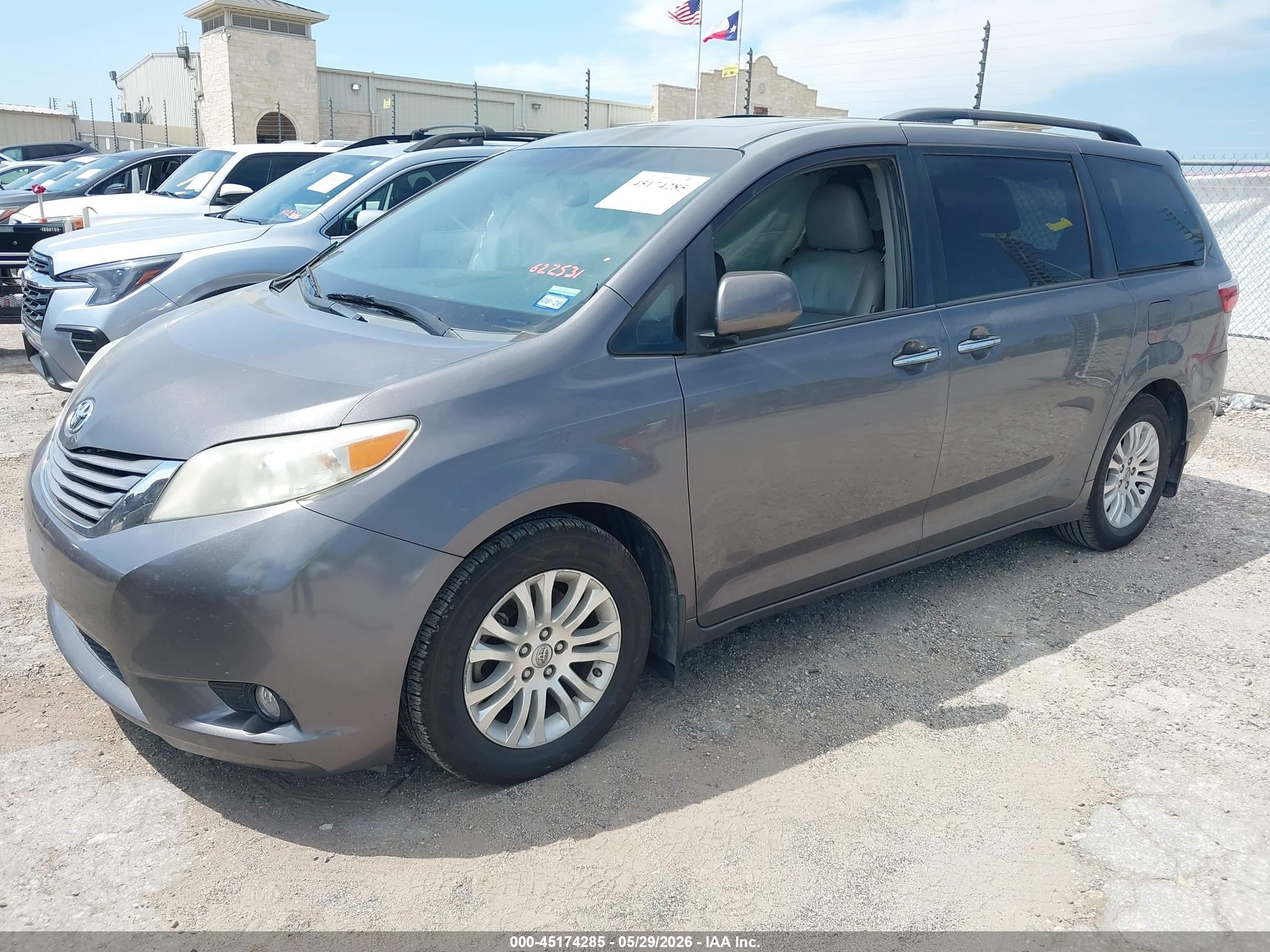 2015 Toyota Sienna Xle Premium 8 Passenger Gray vin: 5TDYK3DC4FS622531