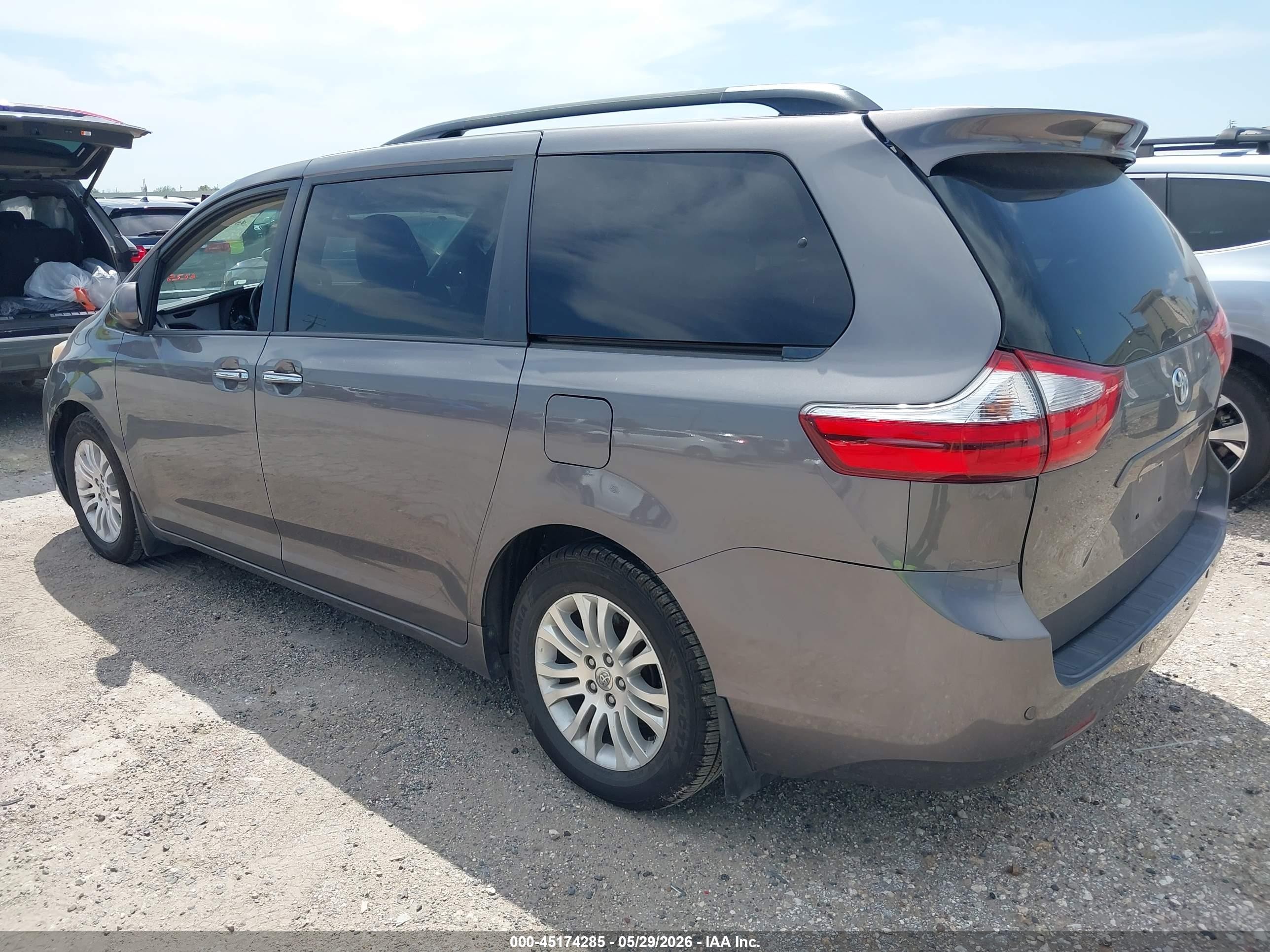 2015 Toyota Sienna Xle Premium 8 Passenger Gray vin: 5TDYK3DC4FS622531