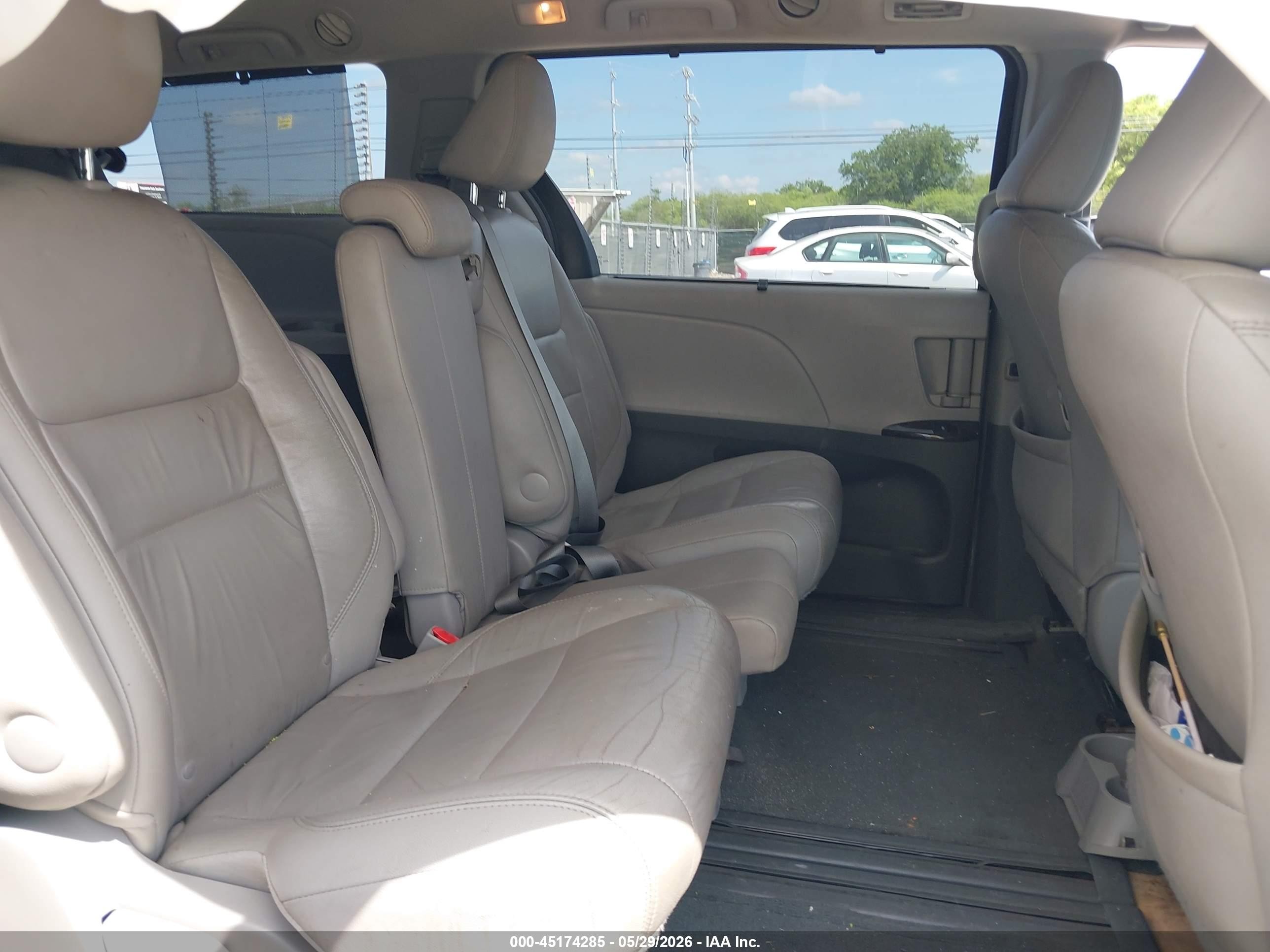 2015 Toyota Sienna Xle Premium 8 Passenger Gray vin: 5TDYK3DC4FS622531