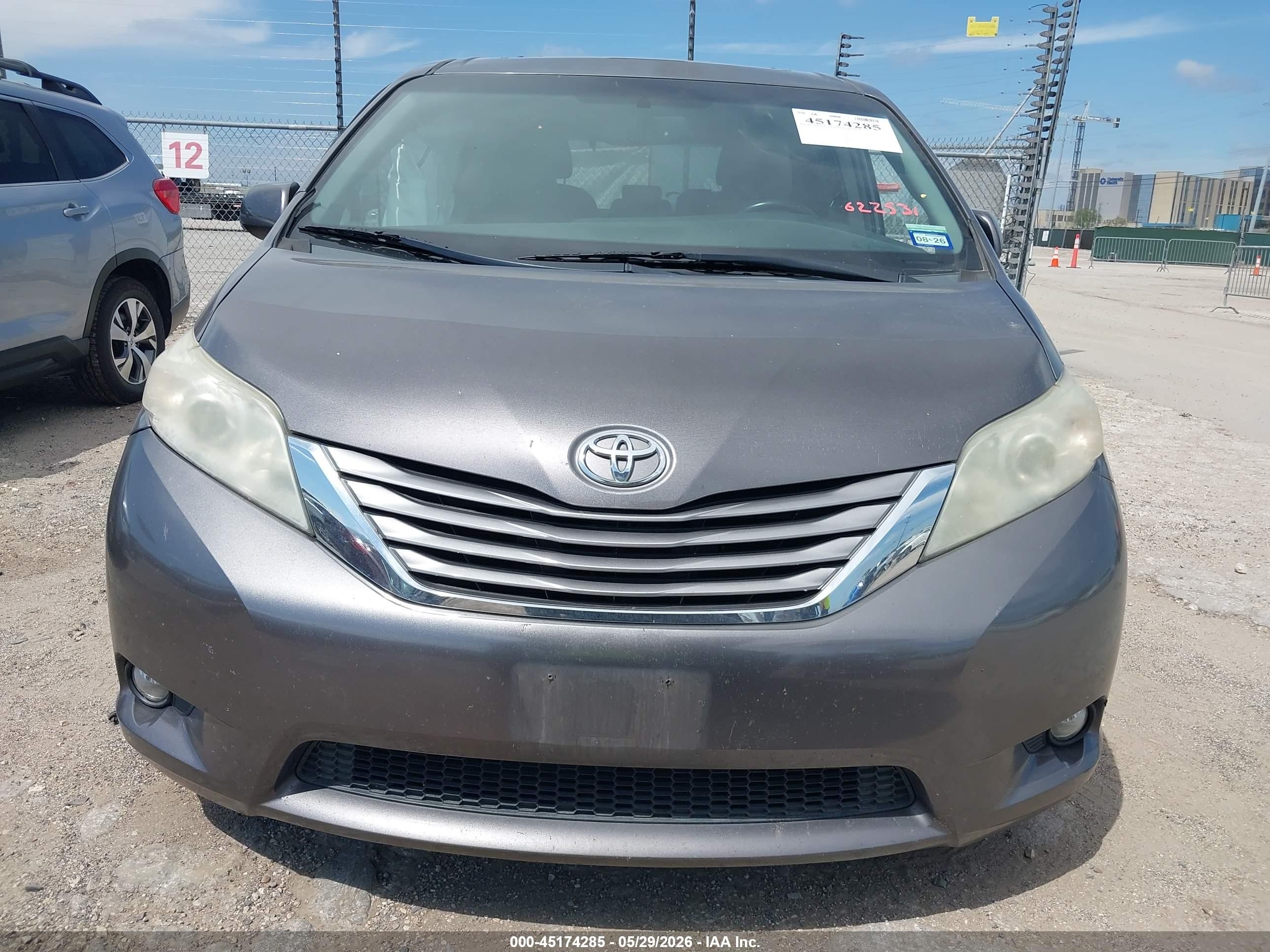 2015 Toyota Sienna Xle Premium 8 Passenger Gray vin: 5TDYK3DC4FS622531