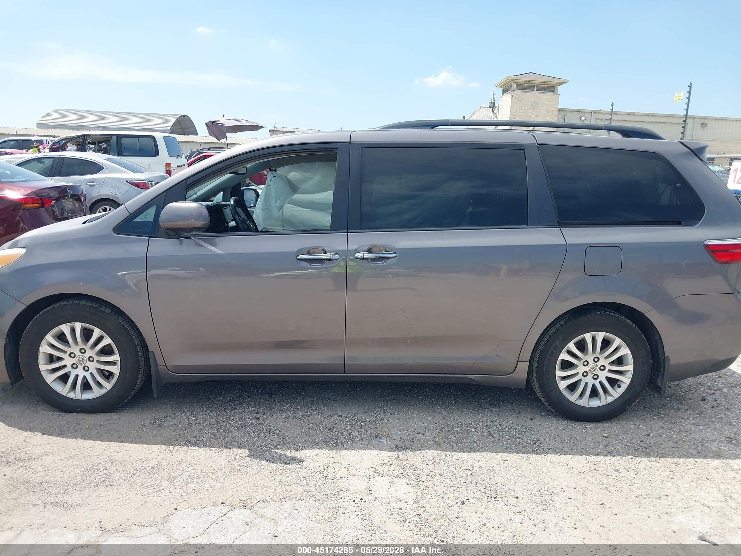 2015 Toyota Sienna Xle Premium 8 Passenger Gray vin: 5TDYK3DC4FS622531