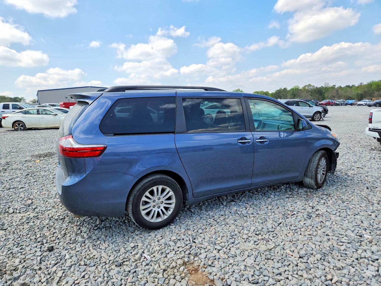 2015 Toyota Sienna Xle 8-passenger Blue vin: 5TDYK3DC4FS630578