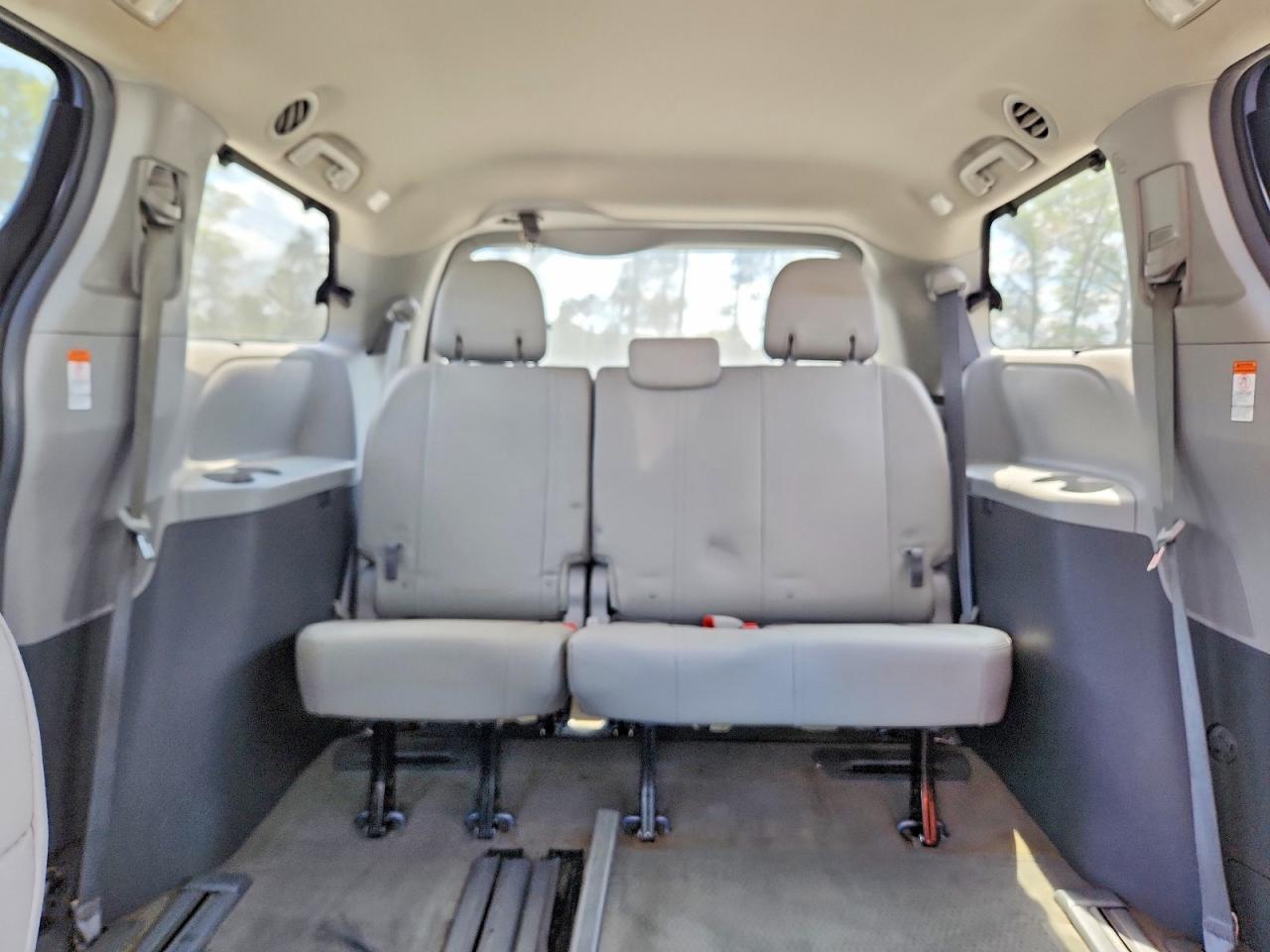 2015 Toyota Sienna Xle 8-passenger Blue vin: 5TDYK3DC4FS630578