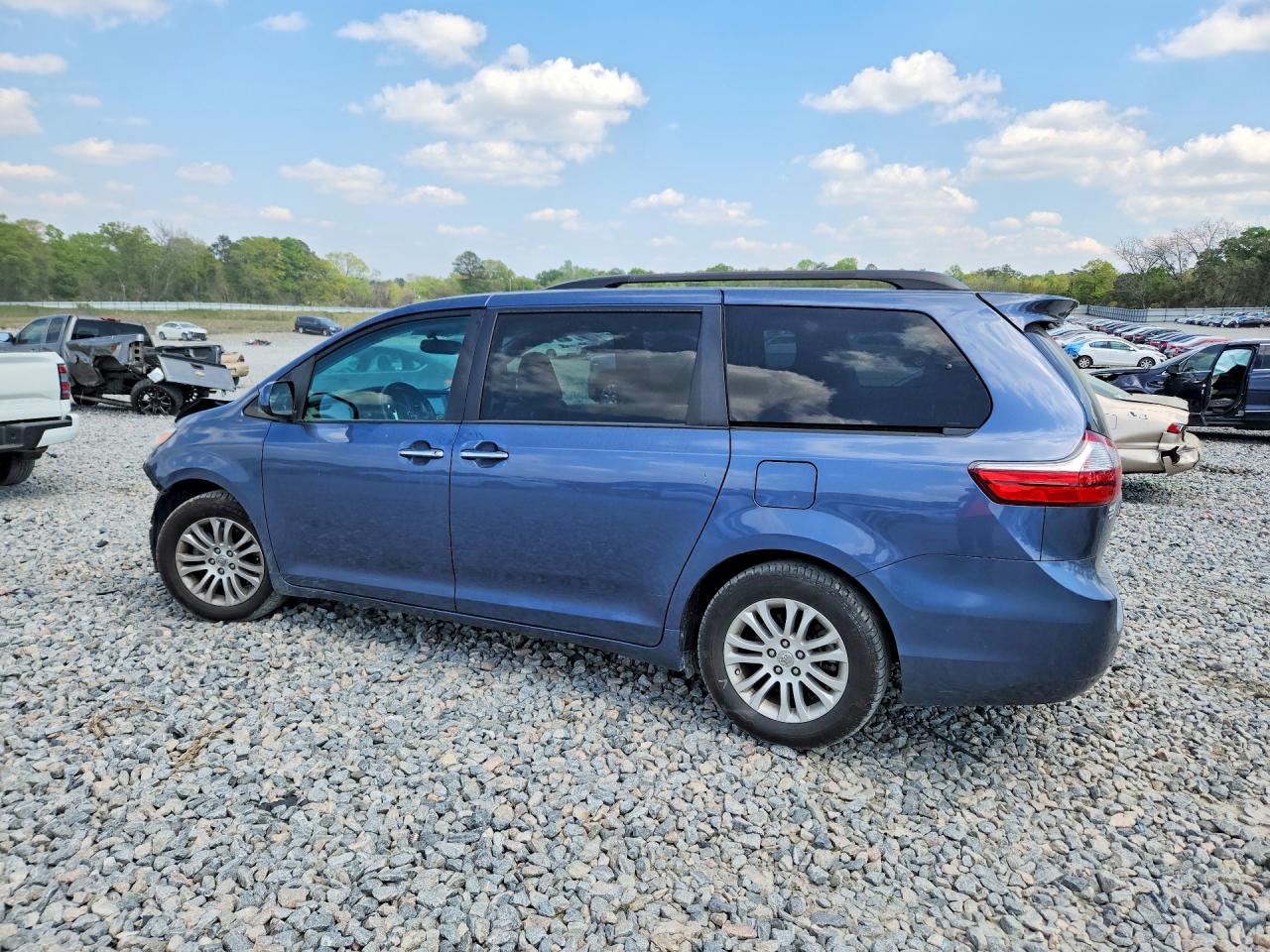 2015 Toyota Sienna Xle 8-passenger Blue vin: 5TDYK3DC4FS630578