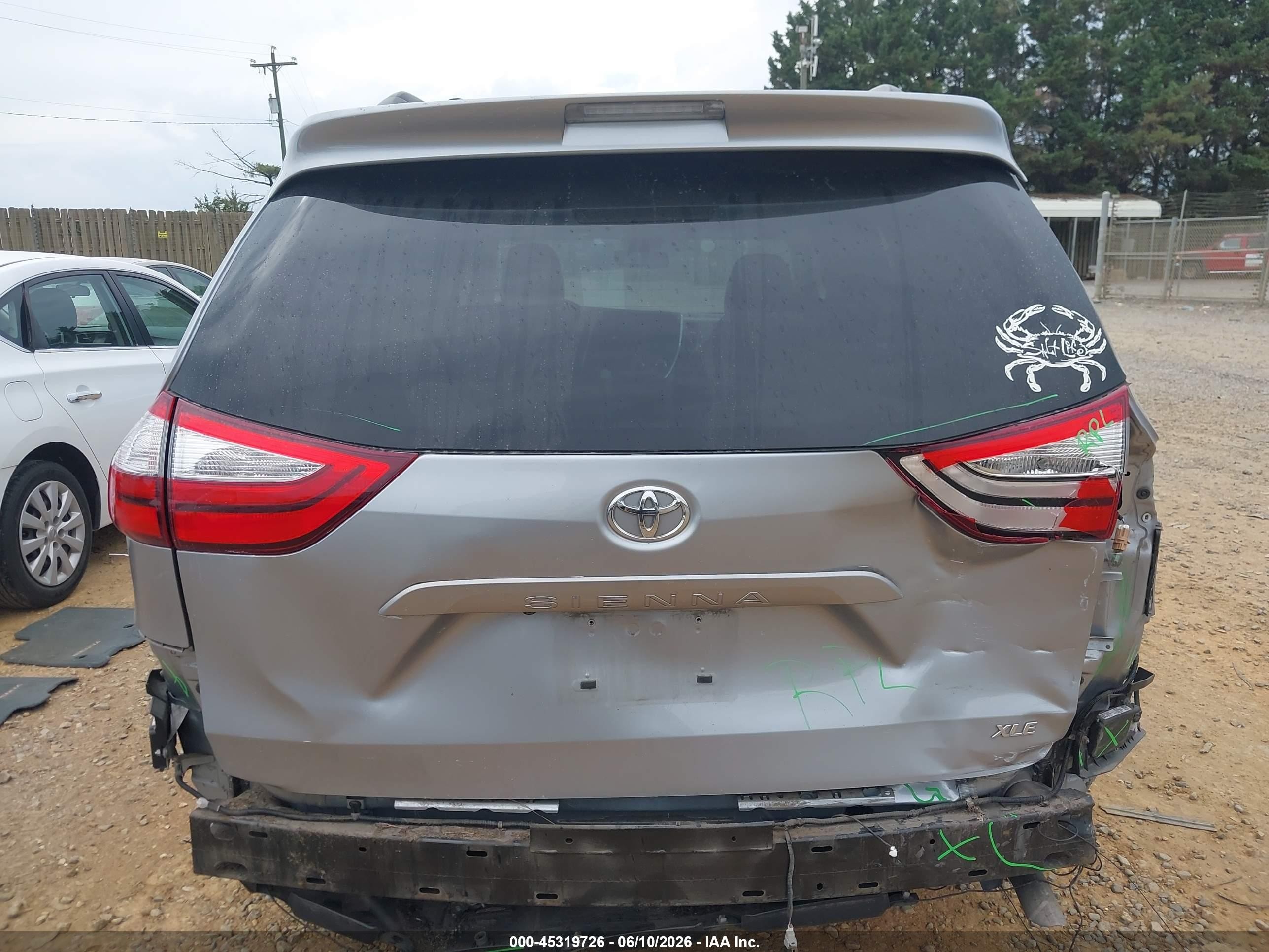 2015 Toyota Sienna Xle 8 Passenger Silver vin: 5TDYK3DC4FS638521
