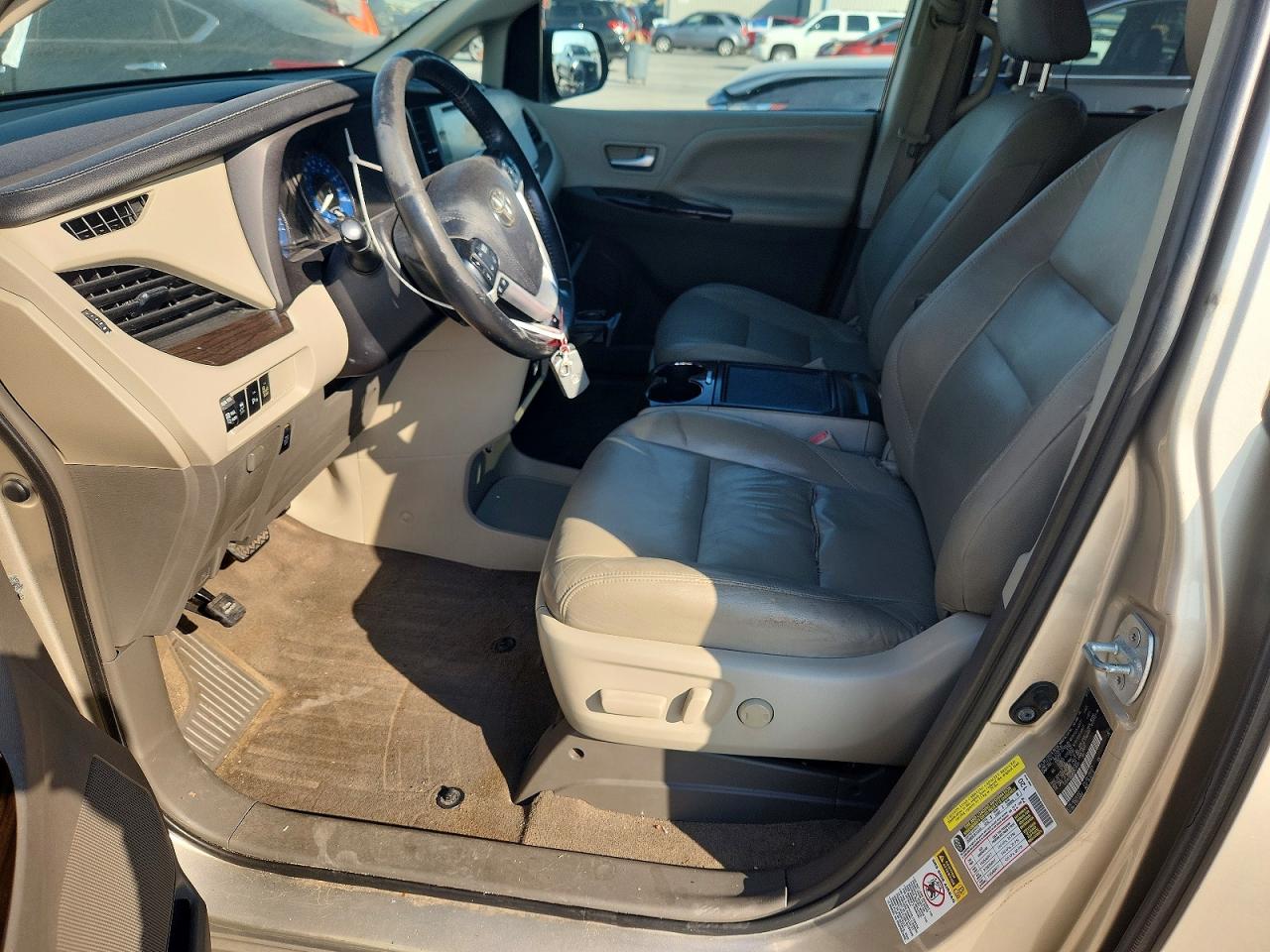 2015 Toyota Sienna Xle 8-passenger Tan vin: 5TDYK3DC4FS639765