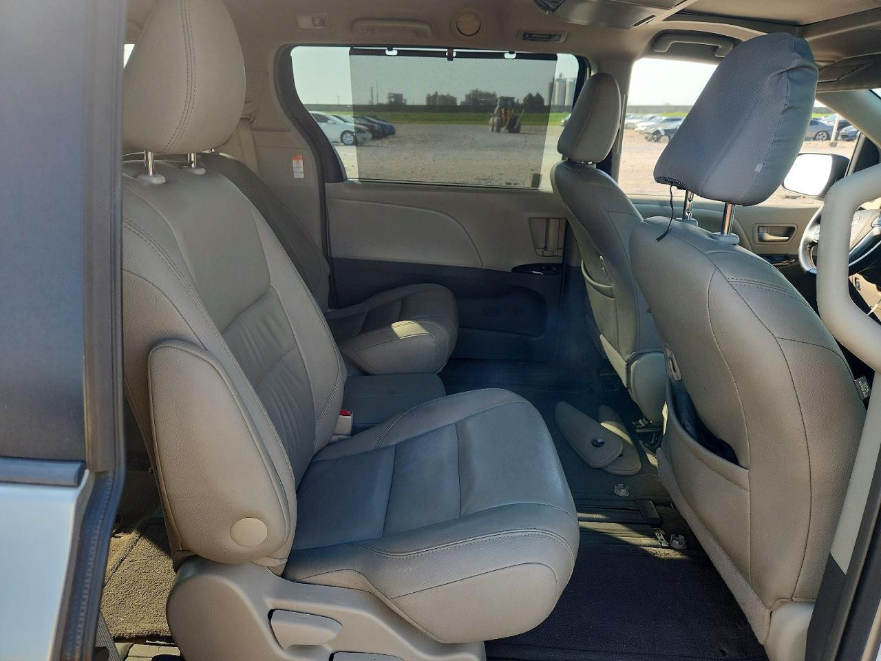 2015 Toyota Sienna Xle 8-passenger Tan vin: 5TDYK3DC4FS639765