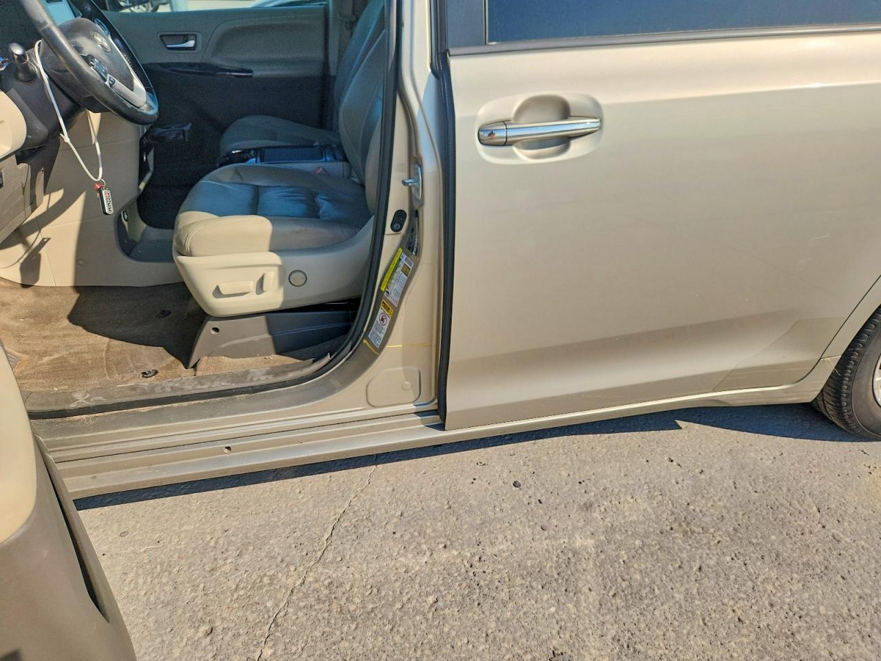 2015 Toyota Sienna Xle 8-passenger Tan vin: 5TDYK3DC4FS639765