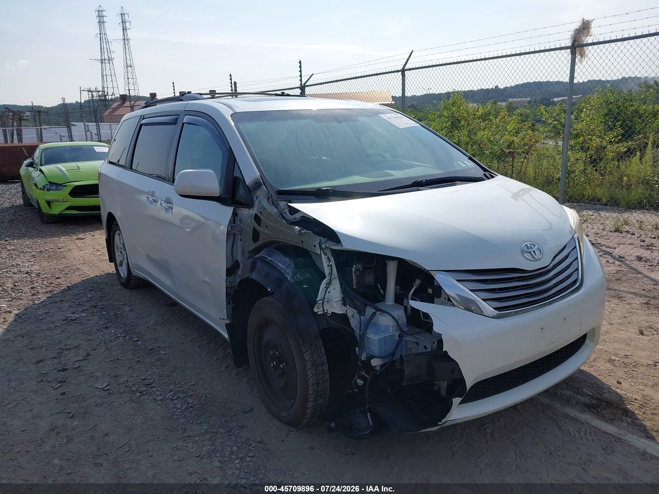 2015 Toyota Sienna Xle 8 Passenger White vin: 5TDYK3DC4FS645338