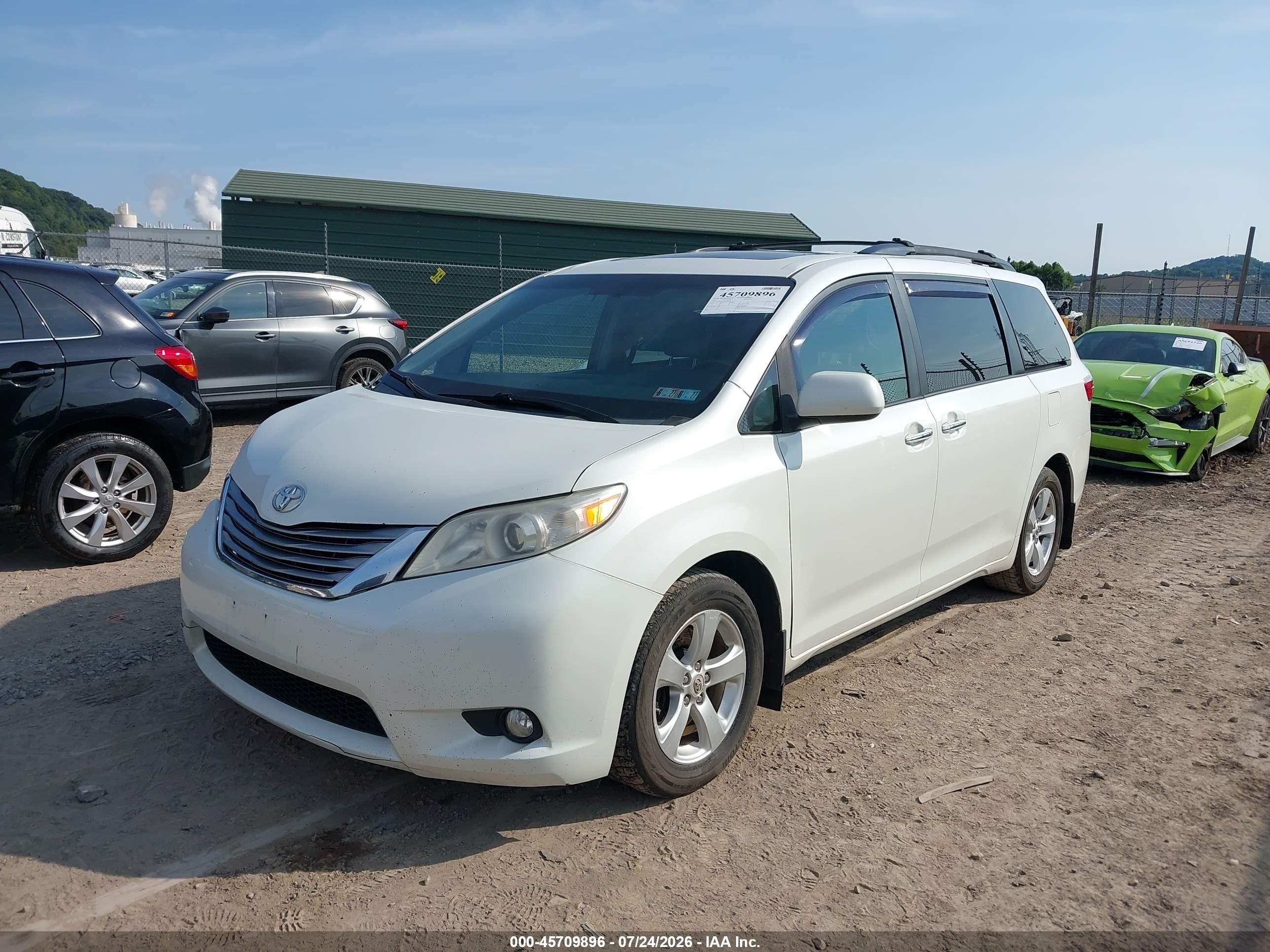 2015 Toyota Sienna Xle 8 Passenger White vin: 5TDYK3DC4FS645338