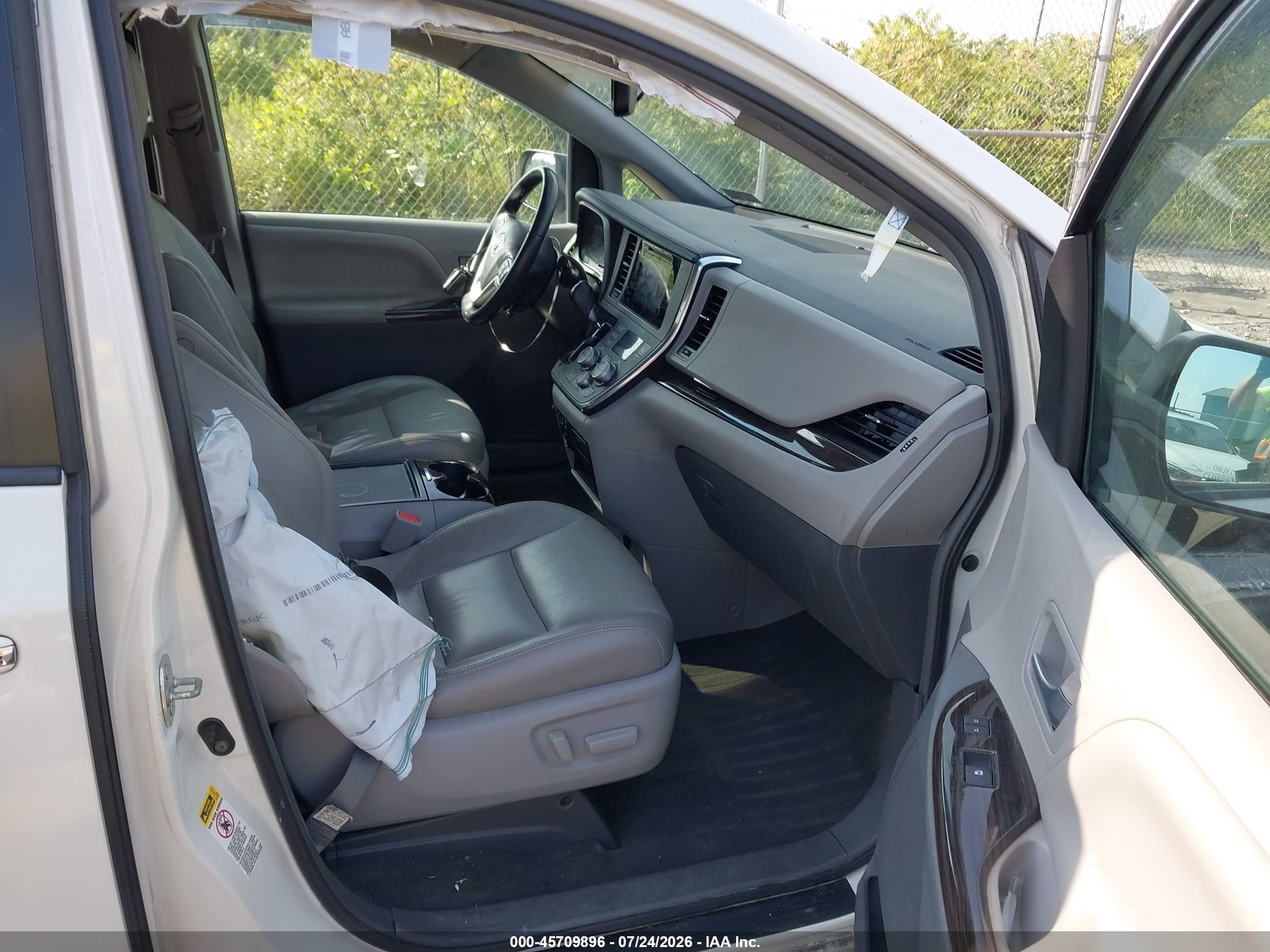 2015 Toyota Sienna Xle 8 Passenger White vin: 5TDYK3DC4FS645338