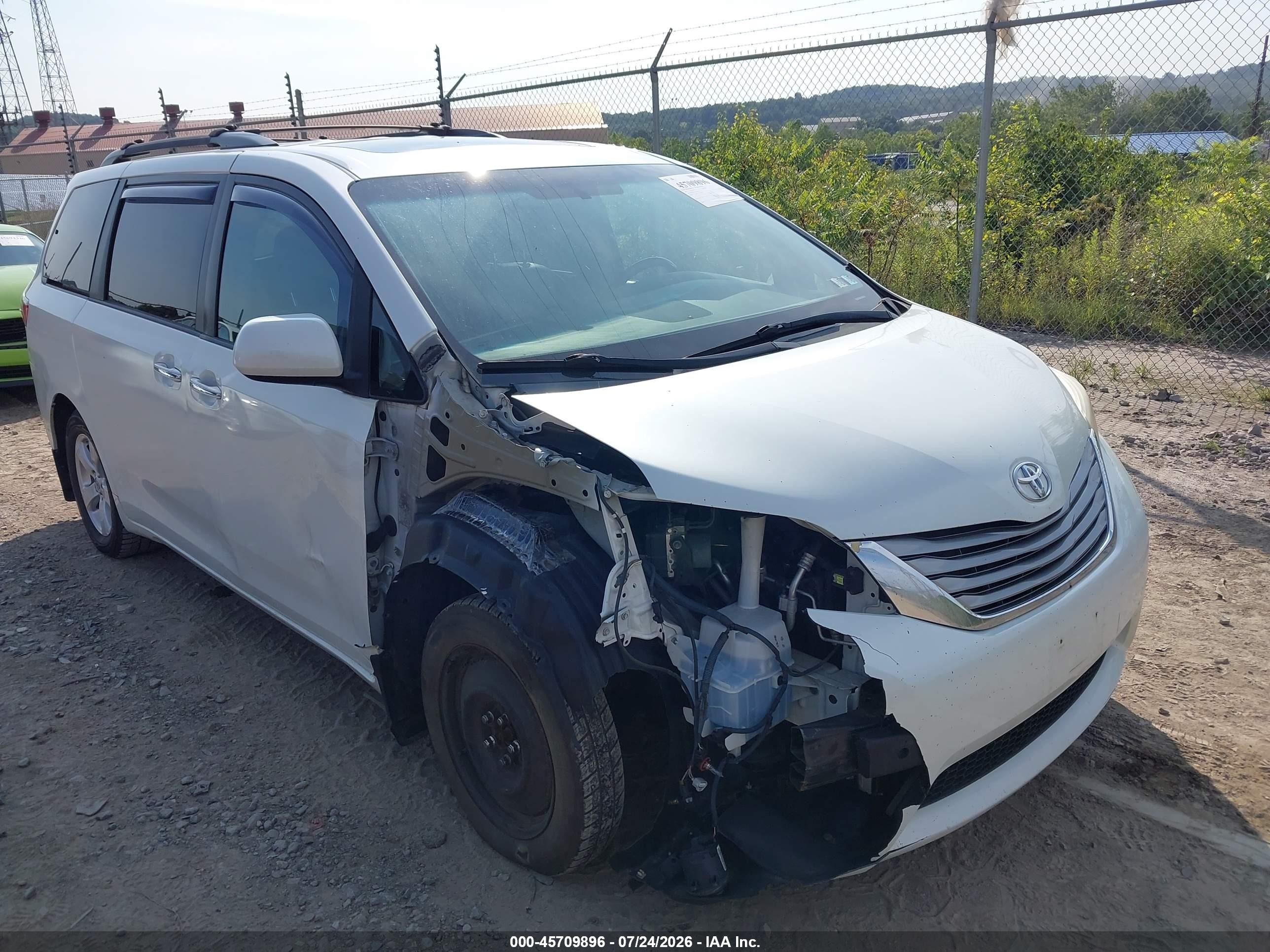 2015 Toyota Sienna Xle 8 Passenger White vin: 5TDYK3DC4FS645338