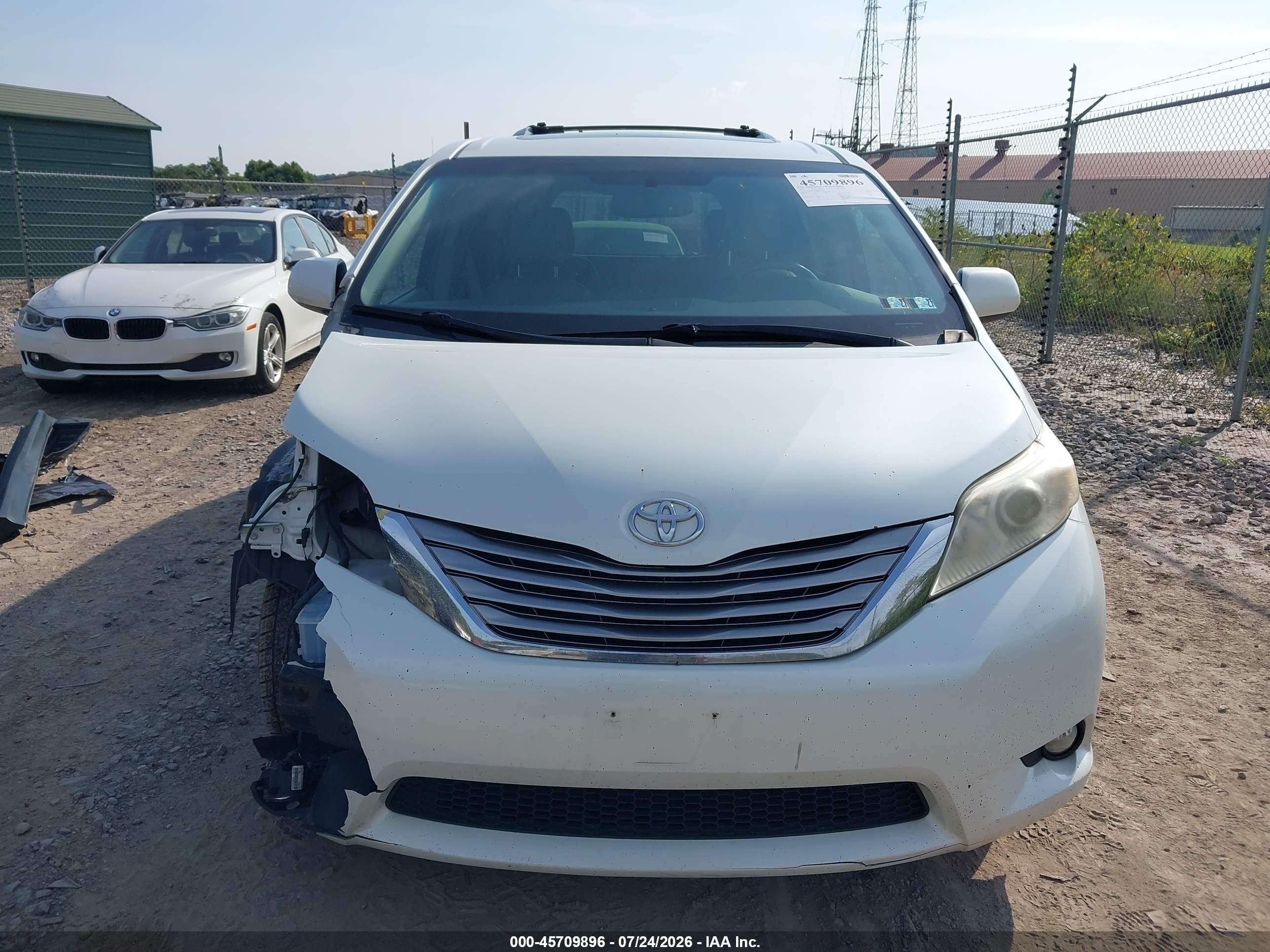 2015 Toyota Sienna Xle 8 Passenger White vin: 5TDYK3DC4FS645338