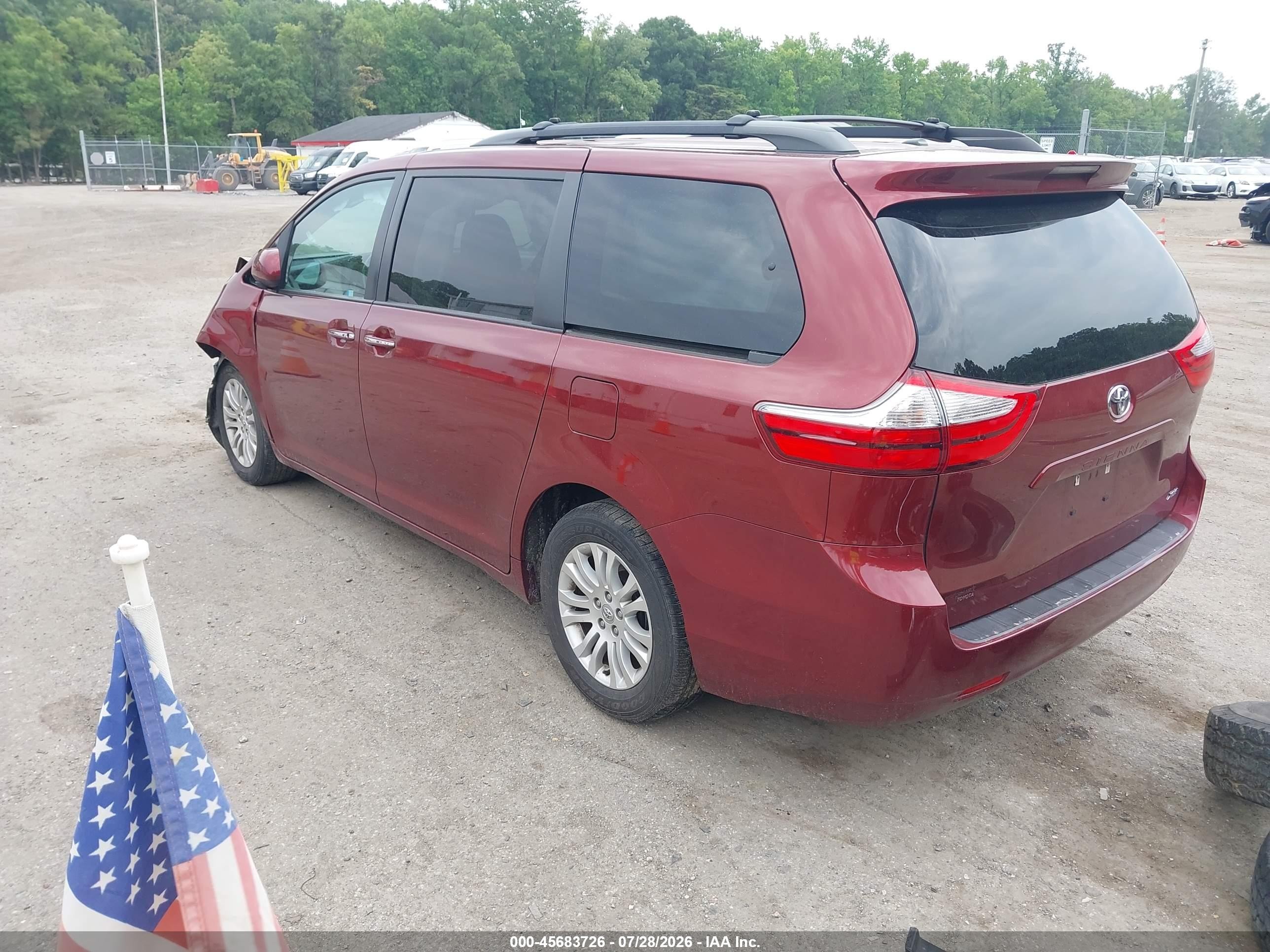 2015 Toyota Sienna Xle 8 Passenger Red vin: 5TDYK3DC4FS648630