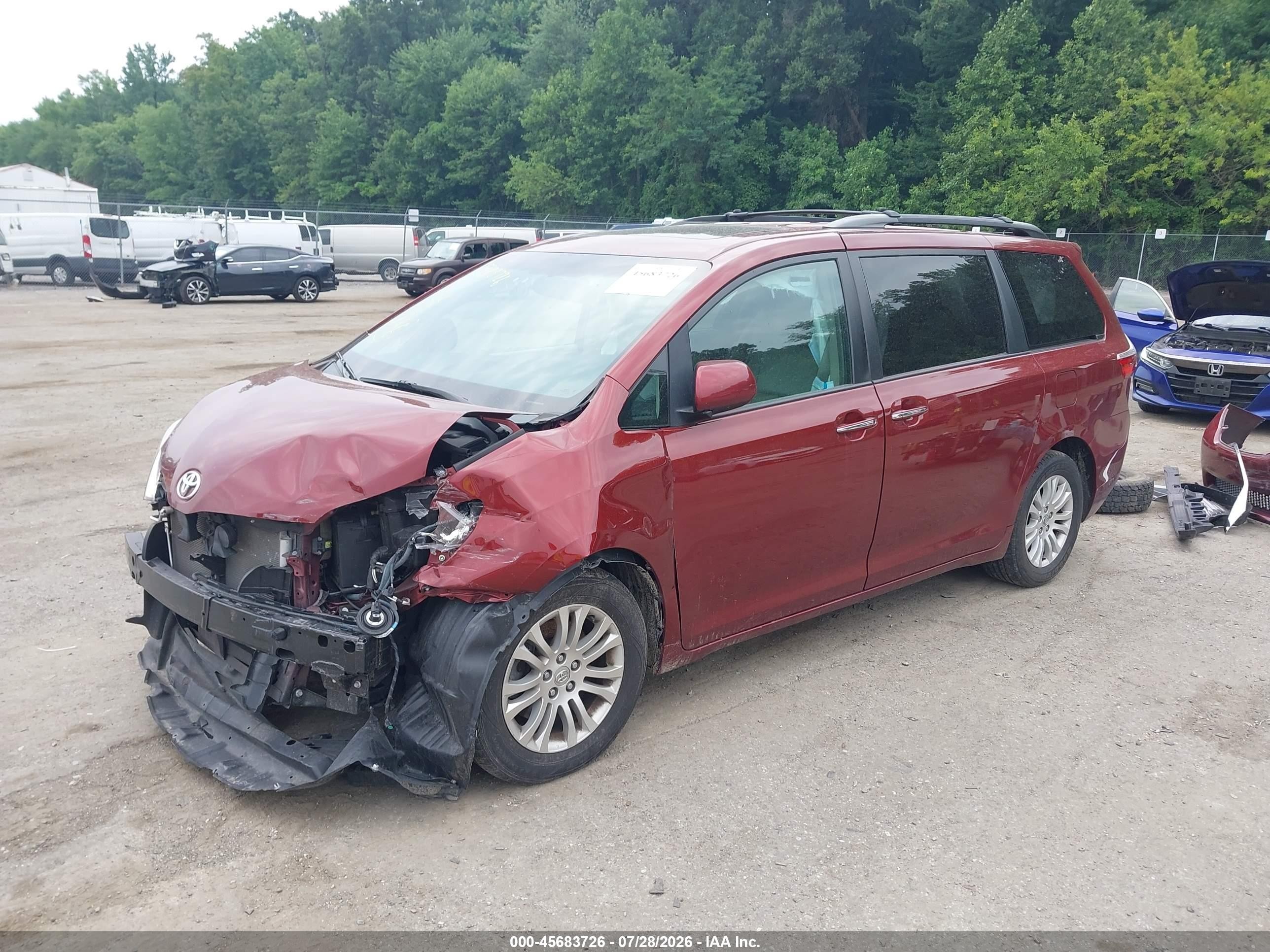 2015 Toyota Sienna Xle 8 Passenger Red vin: 5TDYK3DC4FS648630