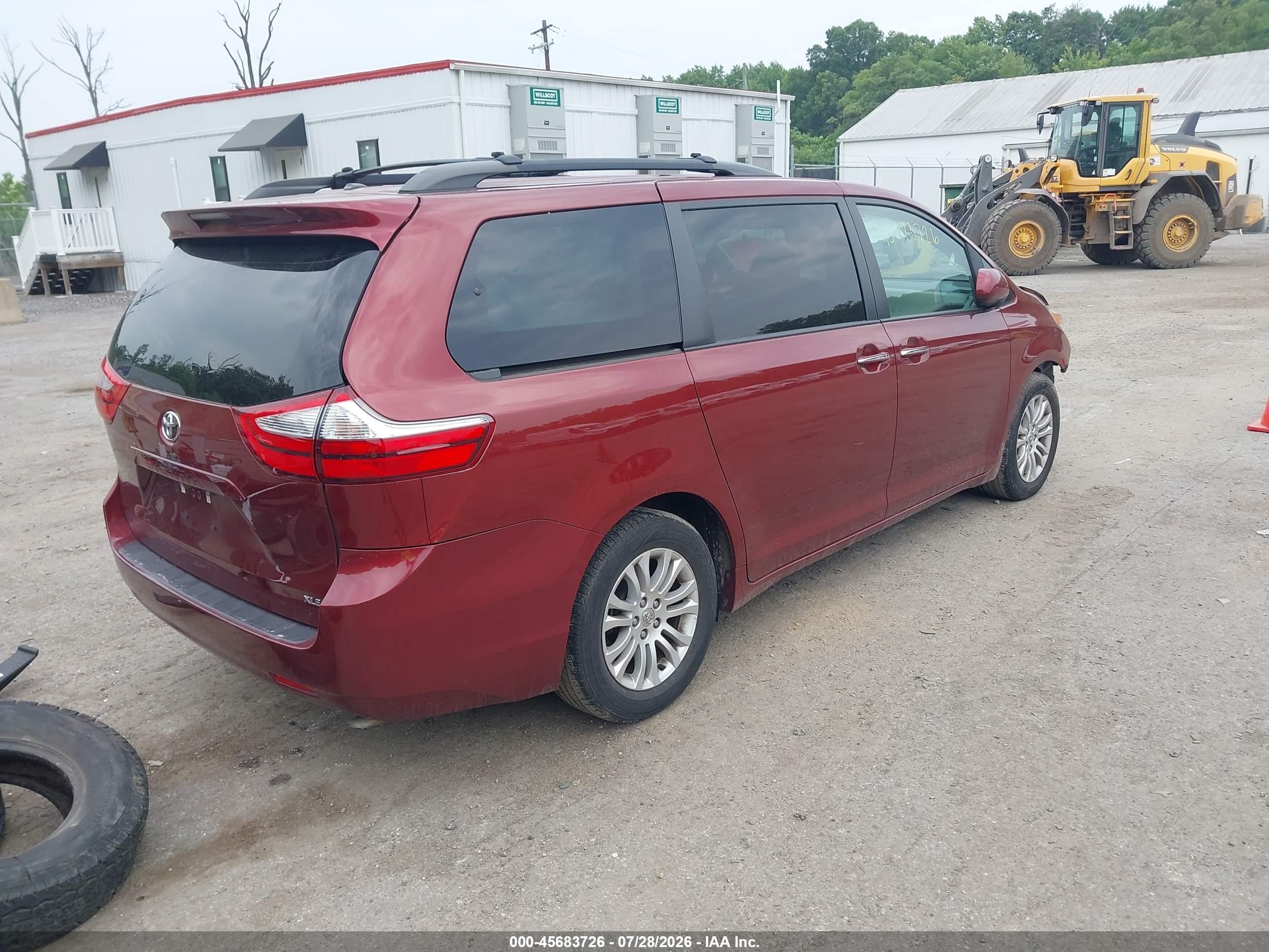 2015 Toyota Sienna Xle 8 Passenger Red vin: 5TDYK3DC4FS648630