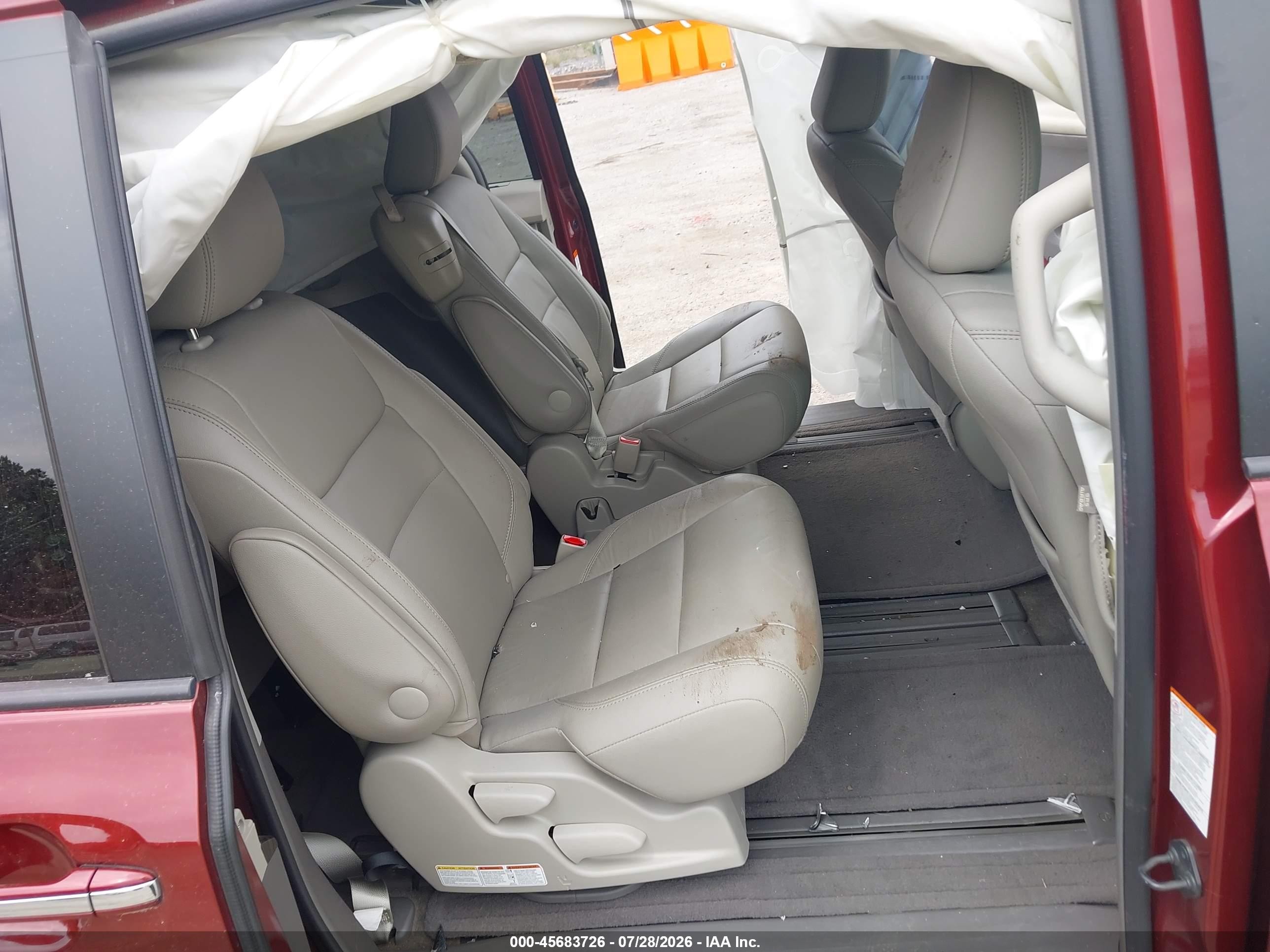 2015 Toyota Sienna Xle 8 Passenger Red vin: 5TDYK3DC4FS648630