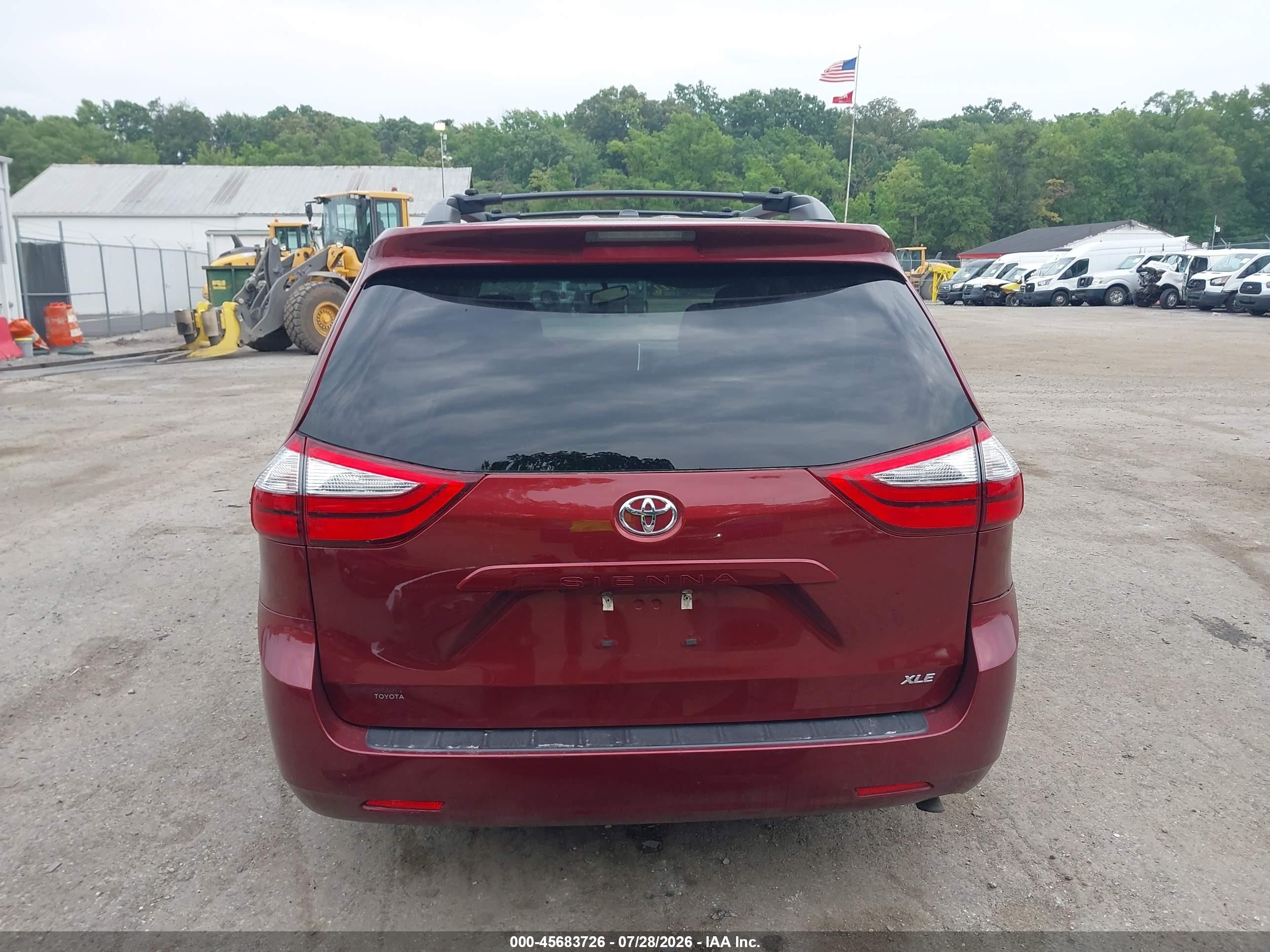 2015 Toyota Sienna Xle 8 Passenger Red vin: 5TDYK3DC4FS648630