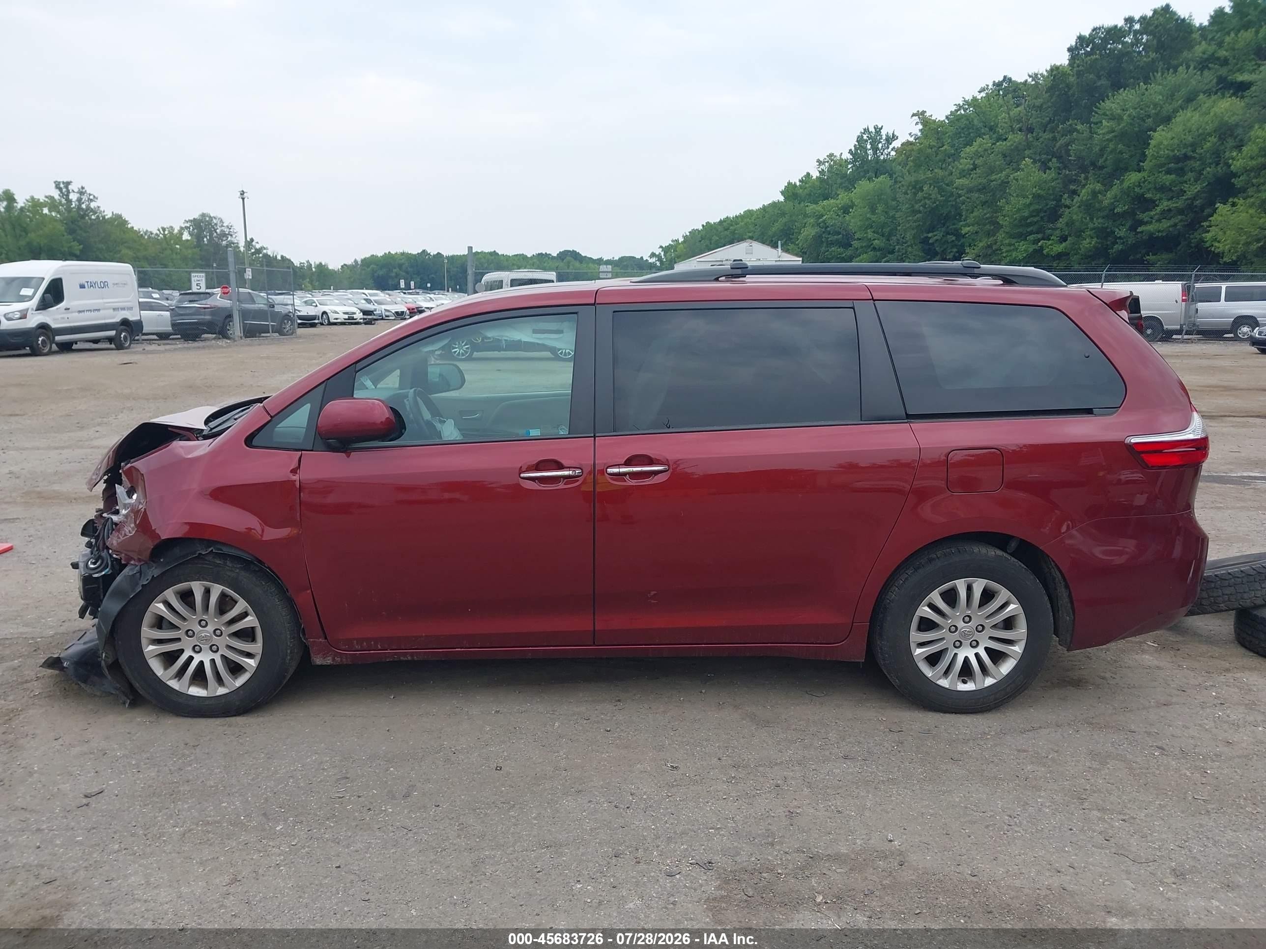 2015 Toyota Sienna Xle 8 Passenger Red vin: 5TDYK3DC4FS648630