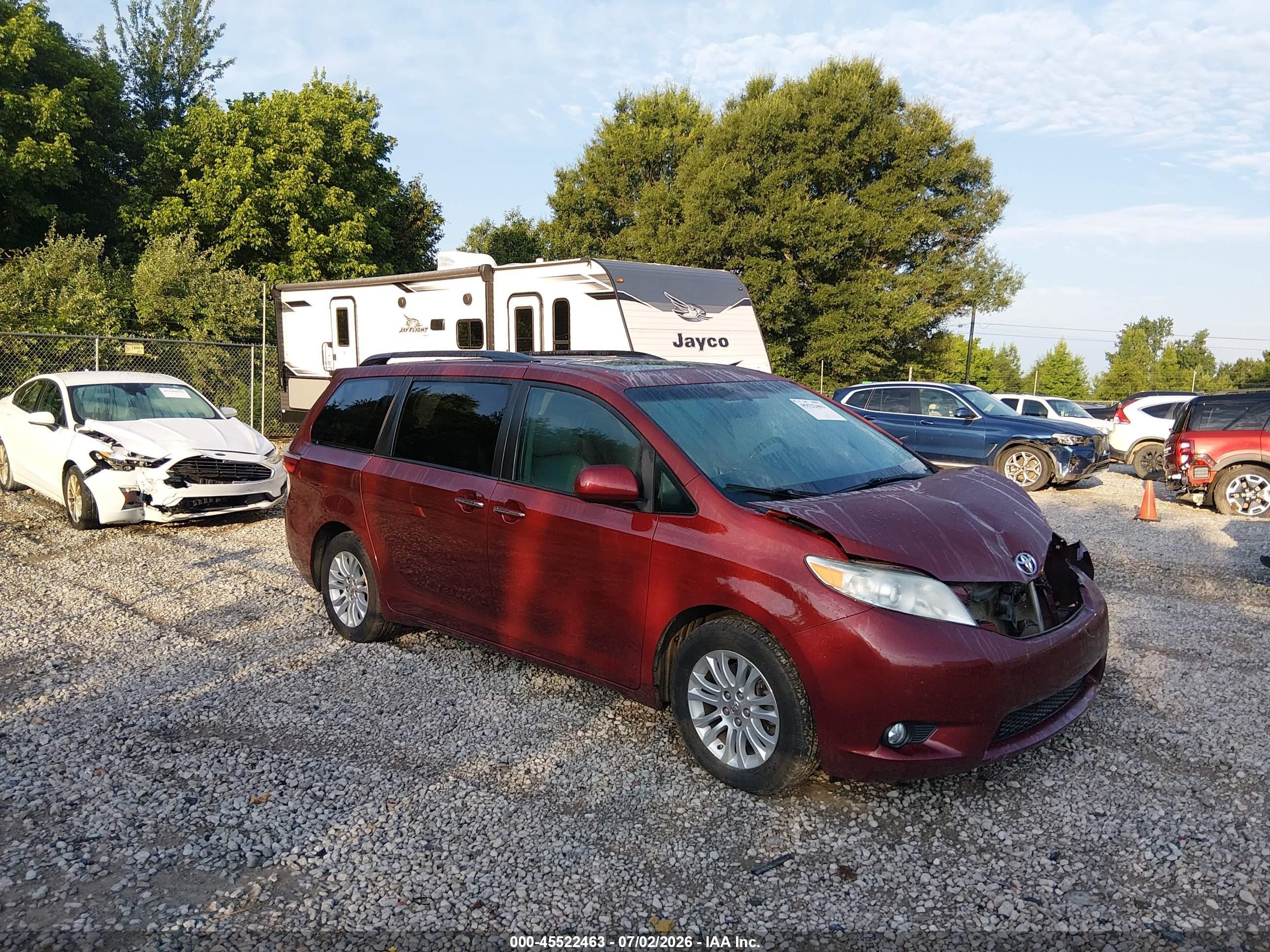 2015 Toyota Sienna Xle 8 Passenger Maroon vin: 5TDYK3DC4FS657716