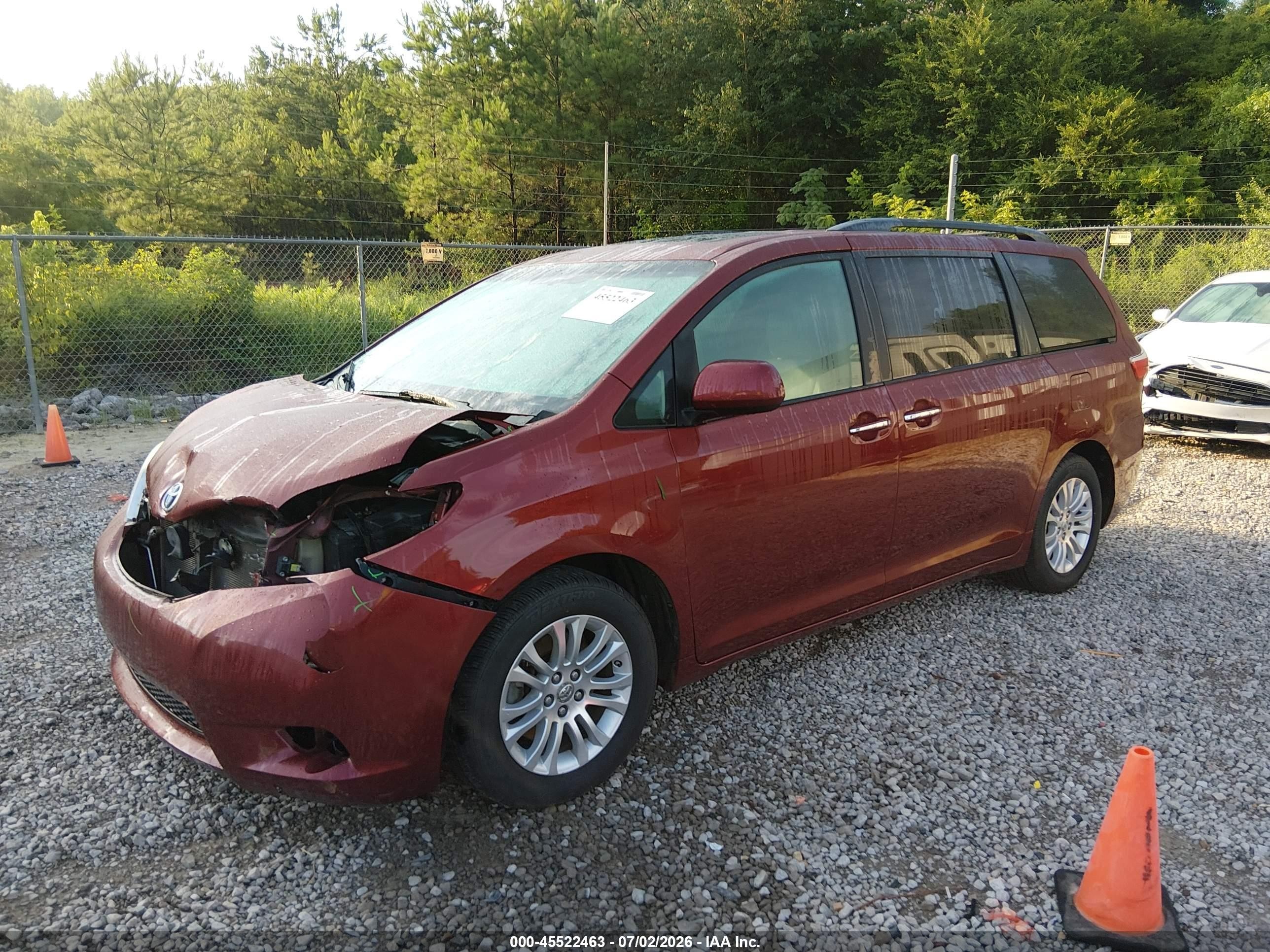 2015 Toyota Sienna Xle 8 Passenger Maroon vin: 5TDYK3DC4FS657716