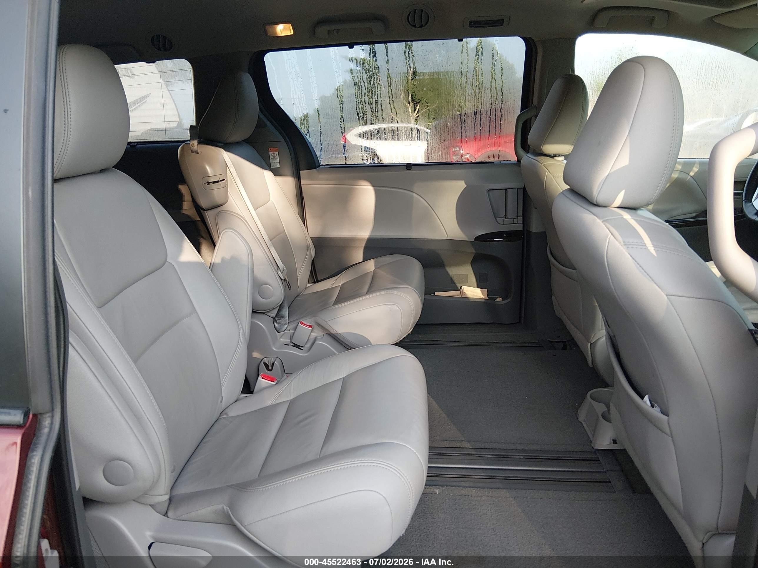2015 Toyota Sienna Xle 8 Passenger Maroon vin: 5TDYK3DC4FS657716