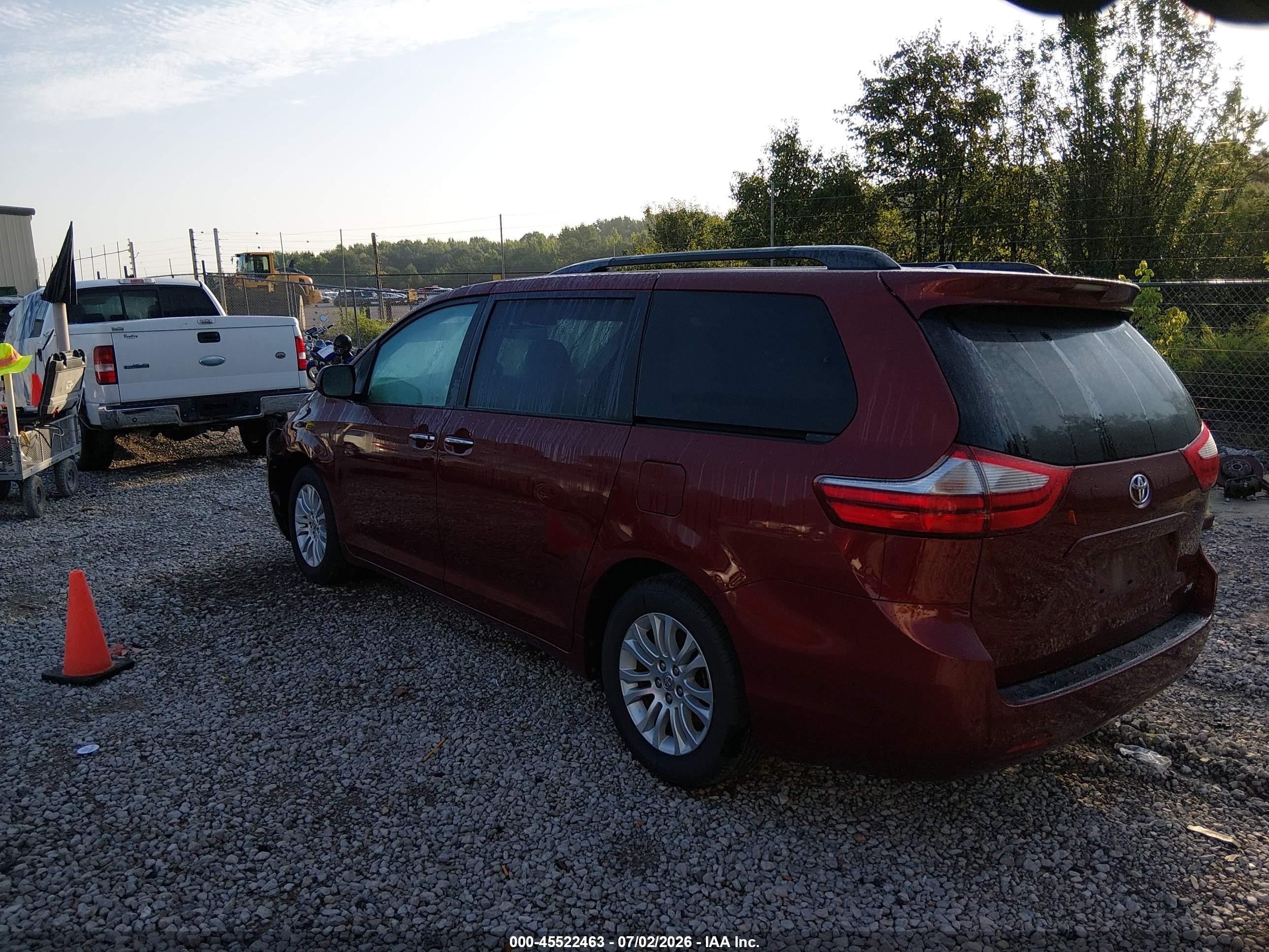 2015 Toyota Sienna Xle 8 Passenger Maroon vin: 5TDYK3DC4FS657716