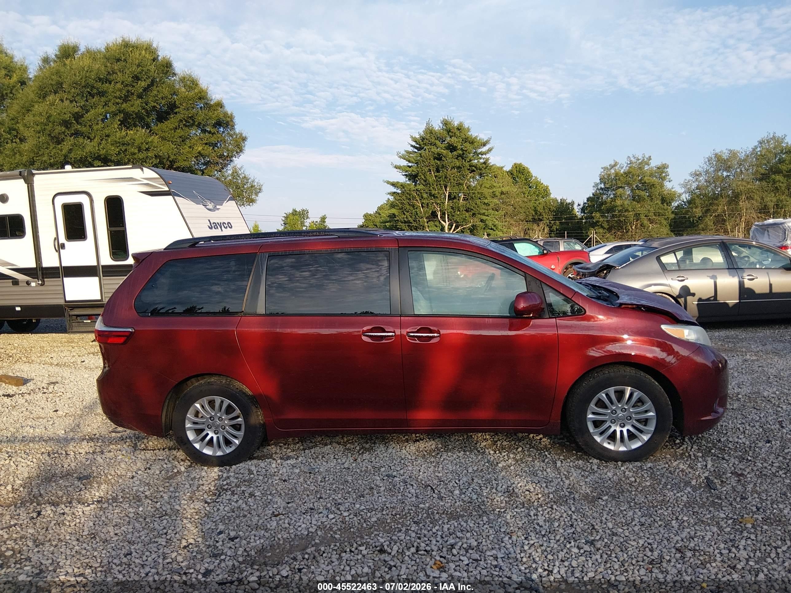 2015 Toyota Sienna Xle 8 Passenger Maroon vin: 5TDYK3DC4FS657716